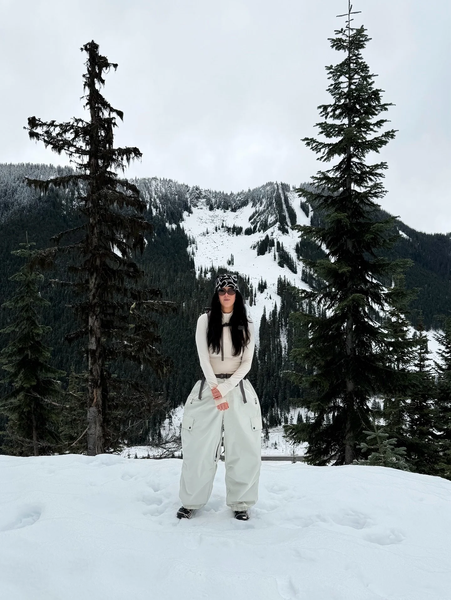 snowy hikes in my @gsousnow waterproof pants ❆ ࣪ ˖

use code LAUREN10 at checkout and get 10% off your order!