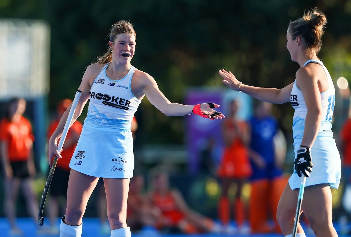 🌿 High-fives all-round for Millie Calder!

Millie has been recalled to the Black Sticks and is one of four Alpiners heading away to China with the side, whose first game is this Sunday against China A.

She is joined in the side by Britt Wang (pictu