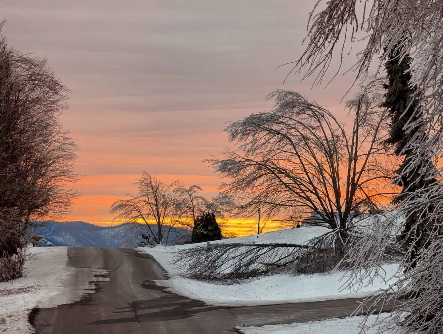 A sunset and some branches

#sunset #branches #pink #trees #ice #winter #winterwonderland #sunpillar #orange

#landscape #nature #appalachia #mountains #blueridgemountains #virginia #swva #notallwhowanderarelost
