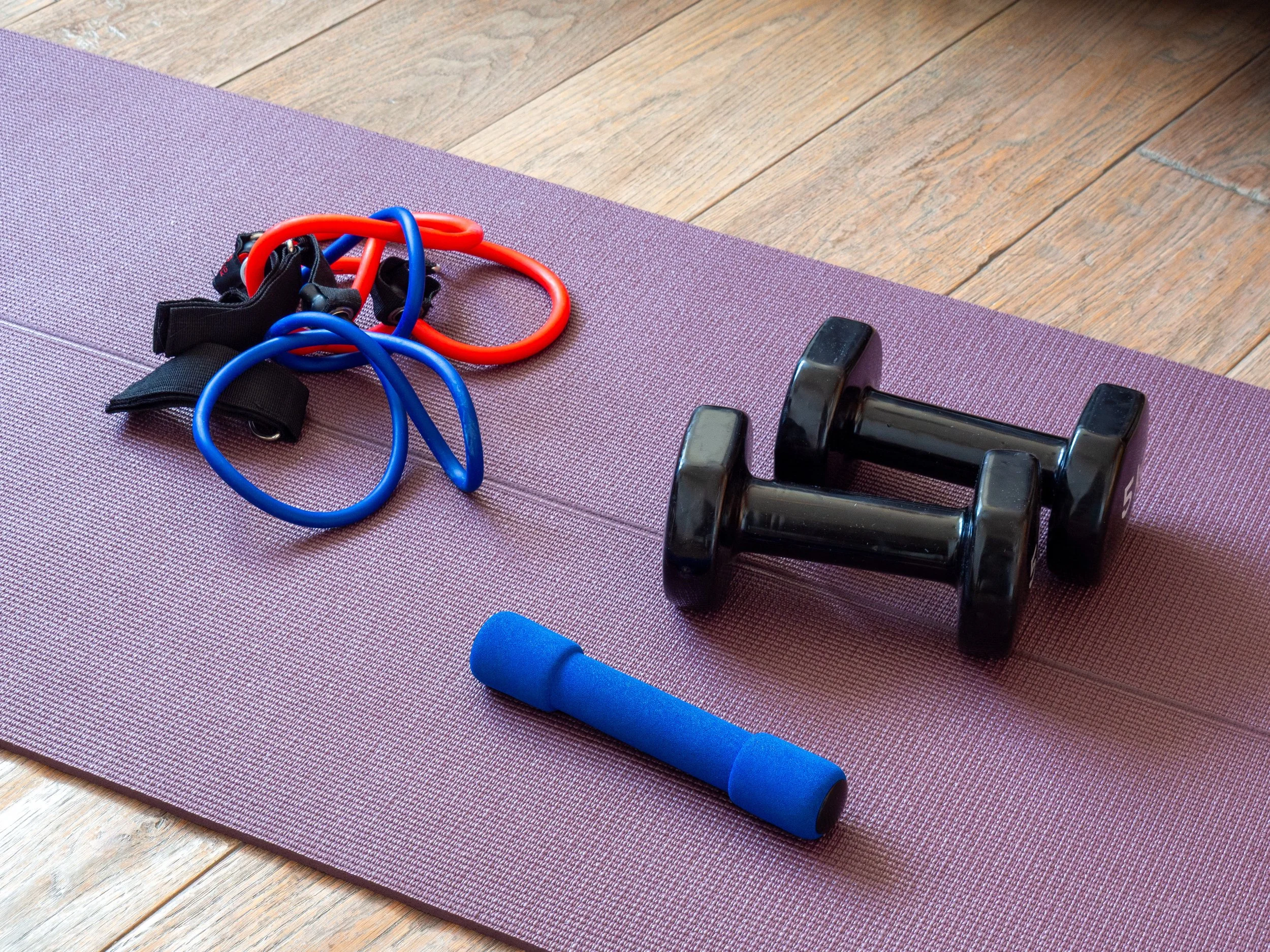 Physical Therapist vs. Personal Trainer: Why You Might Need Both (And When)