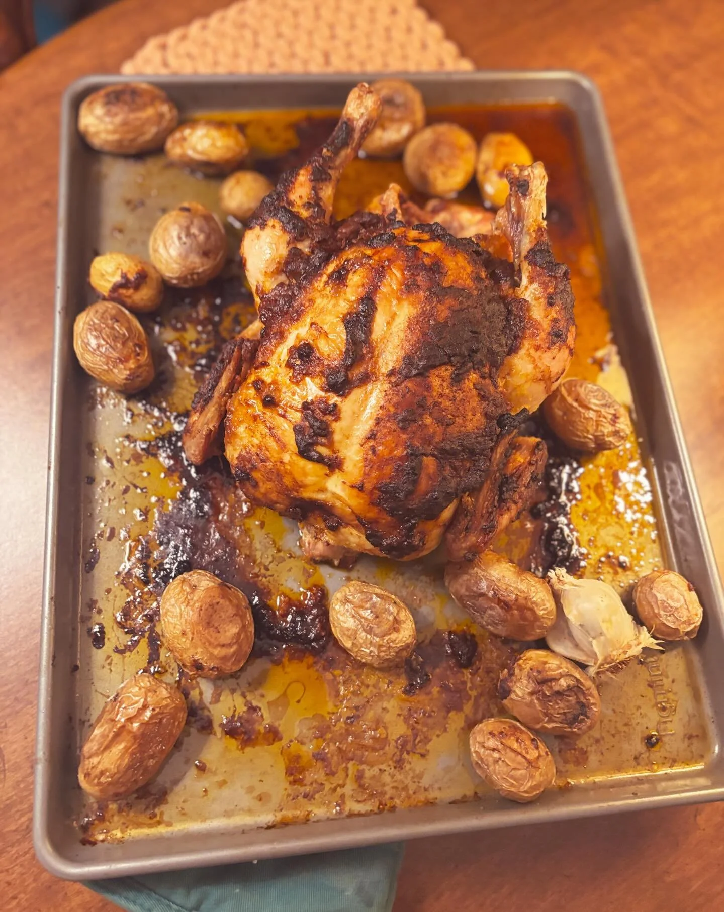 Nothing like a @mollybaz roasted chicken and potatoes ❤️🍗🥔

#yummy #mollybaz #tasty #delicious #chicken #food #dinner #sheetpan