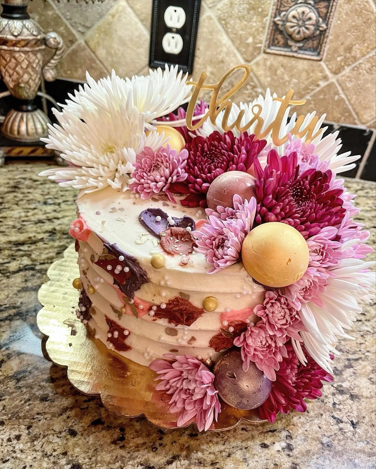 This whole business started around JUST CAKES in 2020 🤯 that&rsquo;s all I did that&rsquo;s all I knew! I only picked up the so very intricately decorated sugar cookies about 3 years ago now. What a journey &amp; learning experience this all has bee