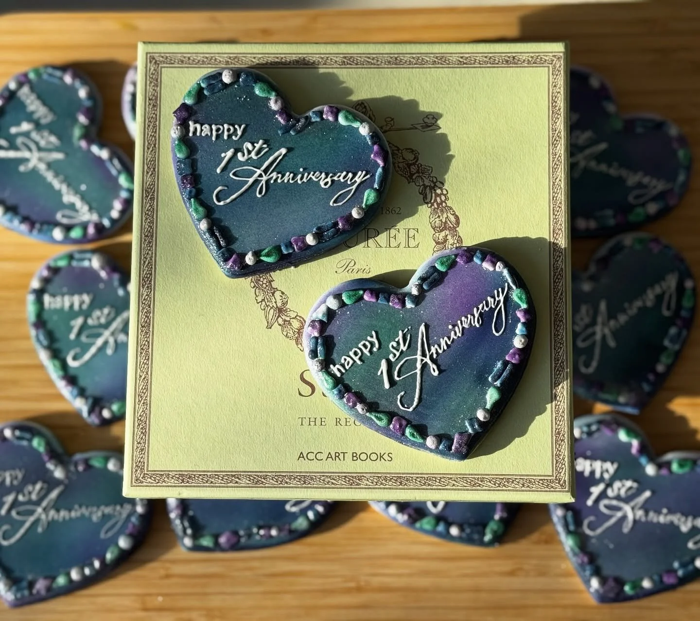 Happy (late) 1st Anniversary @mskatmack!! I hope you guys enjoyed your trip &amp; your cookies!! 😍❤️

I recently got myself an airbrush and was soooo excited when she sent me the inspo pics, because I immediately knew I could recreate the colors usi