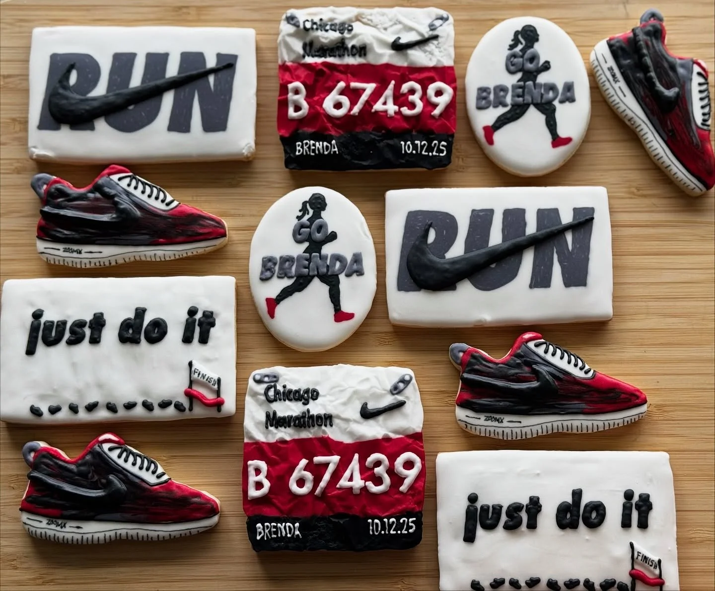 Good luck to everyone running the Chicago marathon today, but especially Brenda!! 

There really can be a cookie for EVERY occasion 😉

#chicagomarathon #sugarcookiesdecorating