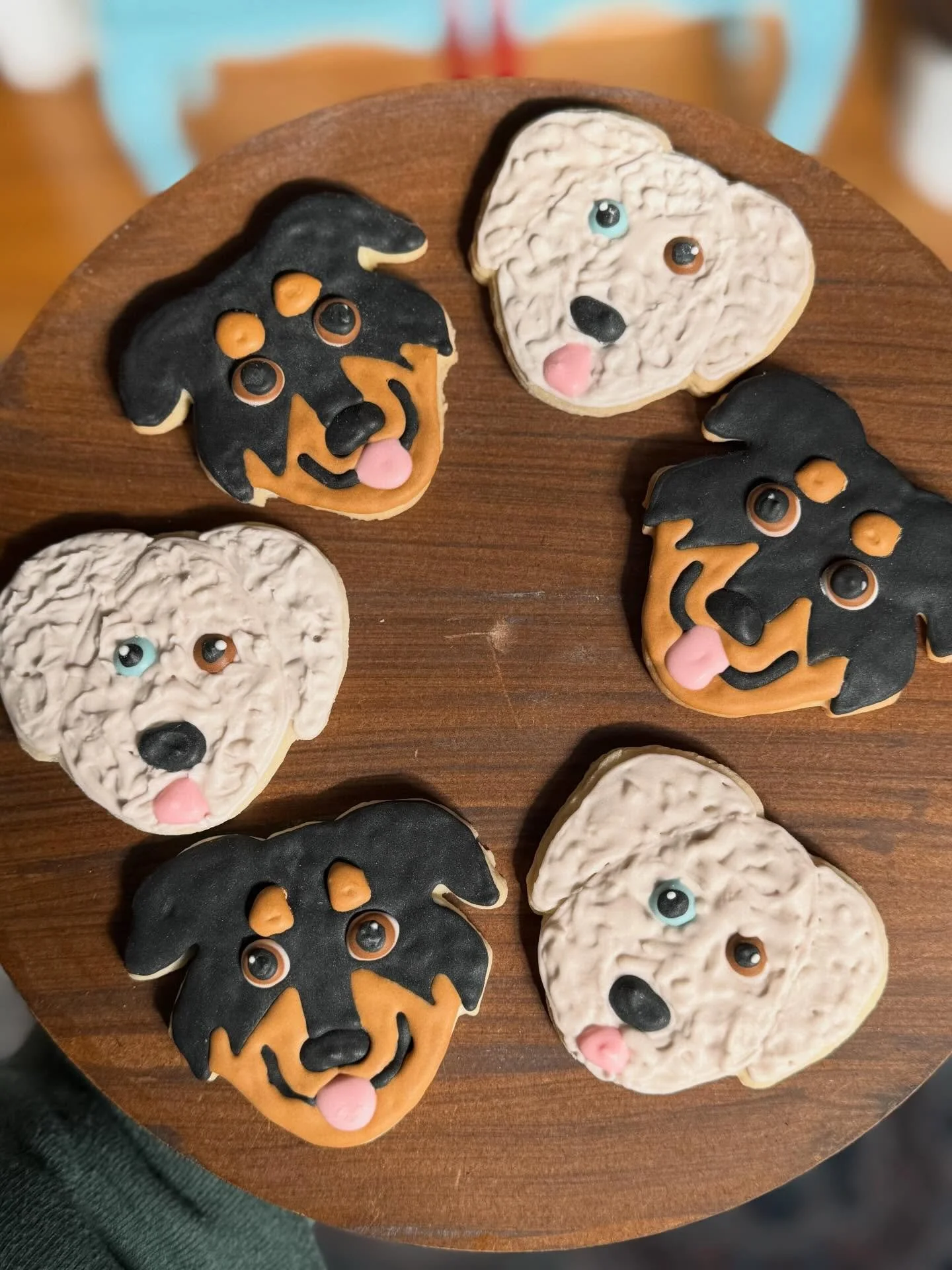 What better way to include your dog in your wedding day than to make them into a cookie!!
Thank you @saniyaarao for the opportunity to turn your pups into an edible treat for your guests!