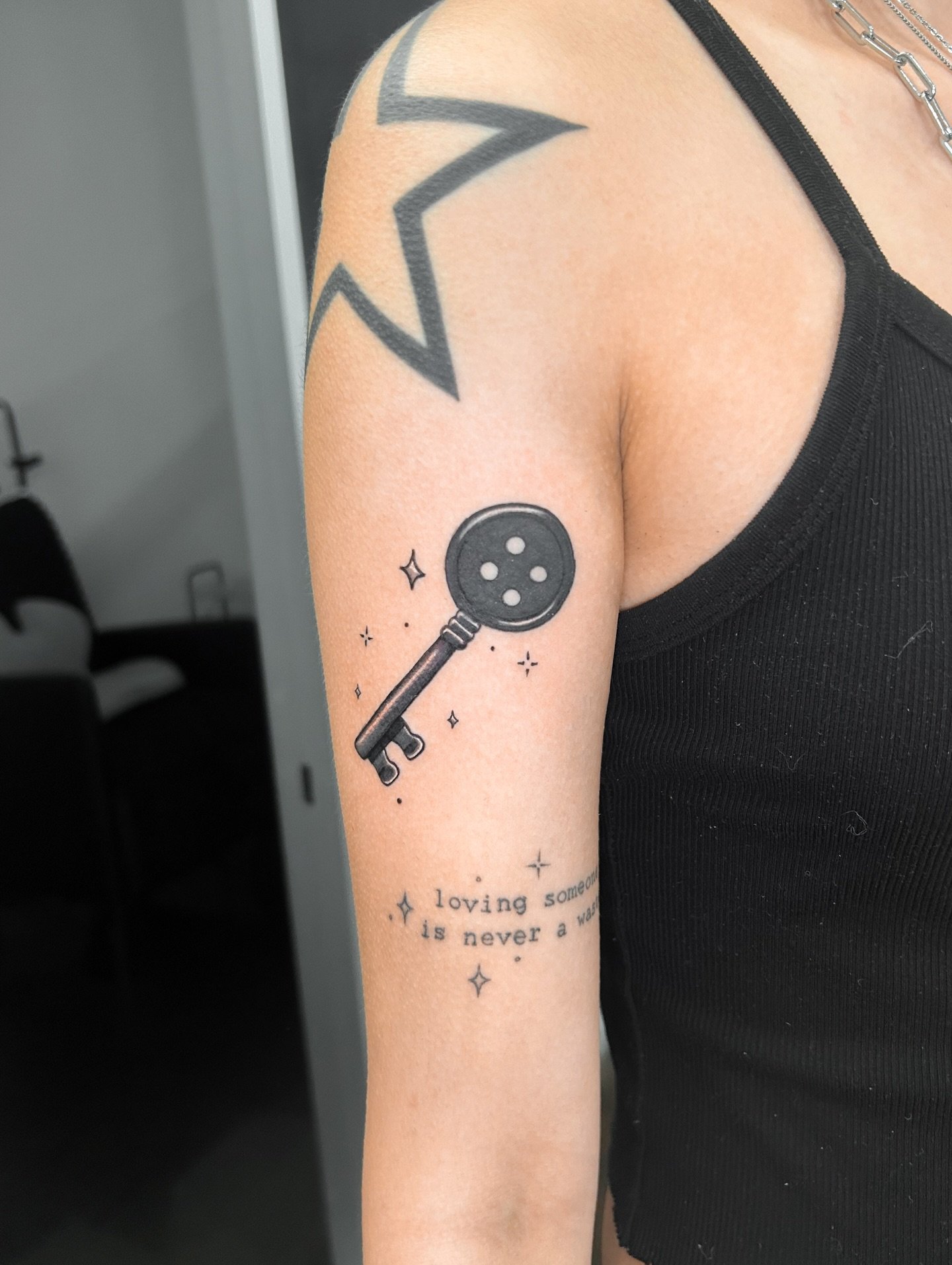 Coraline key 🗝️ (other tattoos done by other artists)

DM me or visit the link in my bio to book a custom or flash tattoo with me 💌

Currently booking for March, April, and May (February is full!) 🗓️
Located in Garden Grove, CA 📍