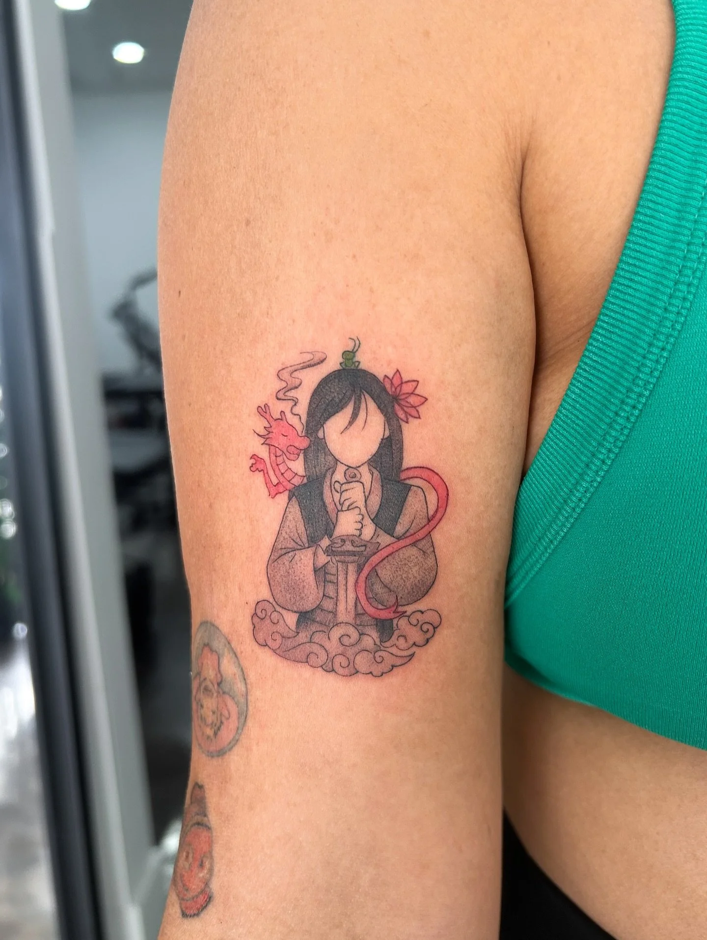 Mulan, Mushu, and Crikee! We decided to give Crikee a pop of green to make his little body stand out more. Fun fact - Mulan is one of my favorite movies. I love the Asian representation and female empowerment!! SUCH a fun piece. ❤️

DM me or visit th