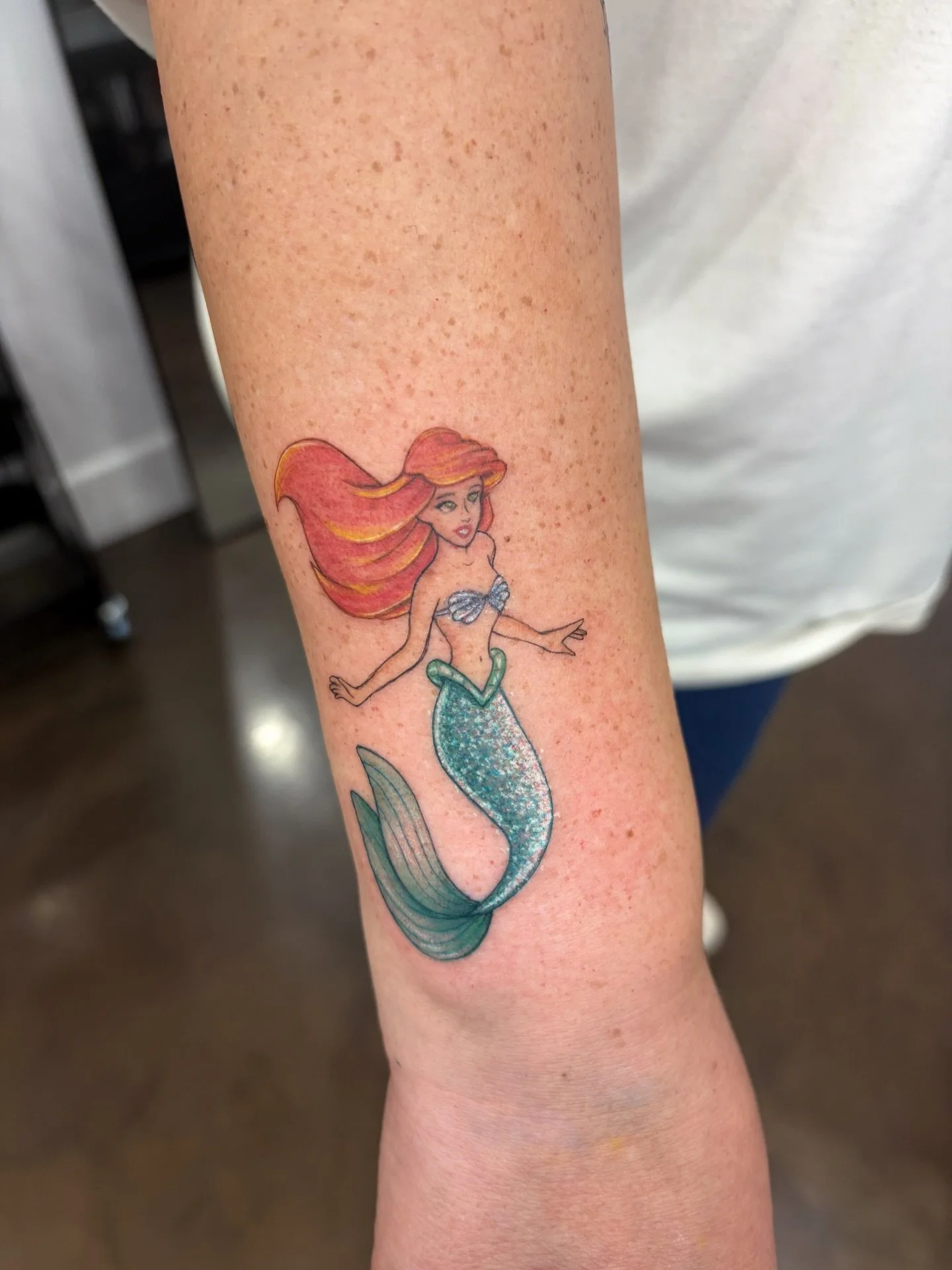 A video so you know it&rsquo;s real bc this Ariel tattoo was SO beautiful in person 🧜🏼&zwj;♀️✨

I&rsquo;m currently booking custom and flash tattoos for July-September! May and June are fully booked 🗓️
Visit the link in my bio to book your next ta