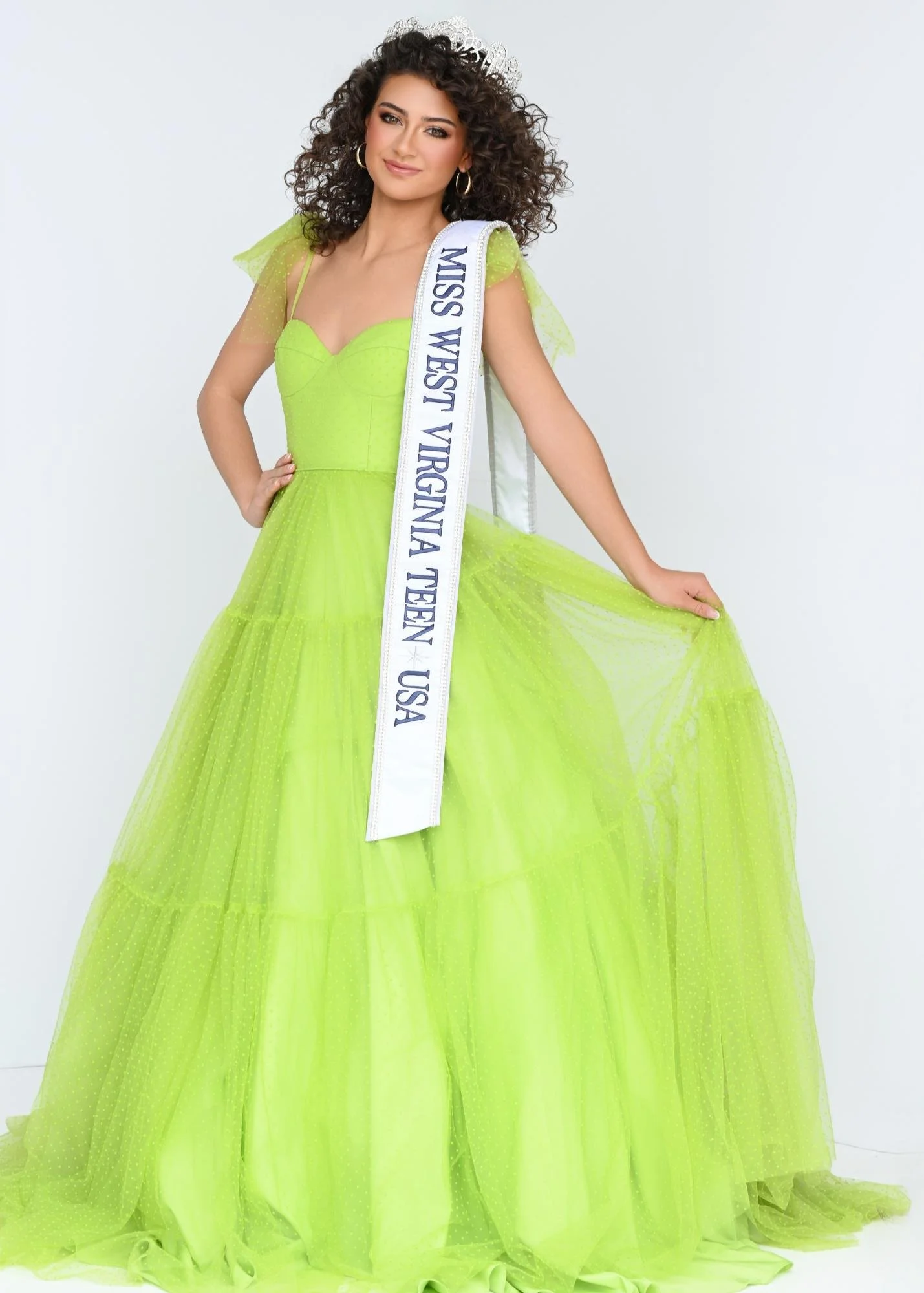 Baylee CC Green hold.jpg