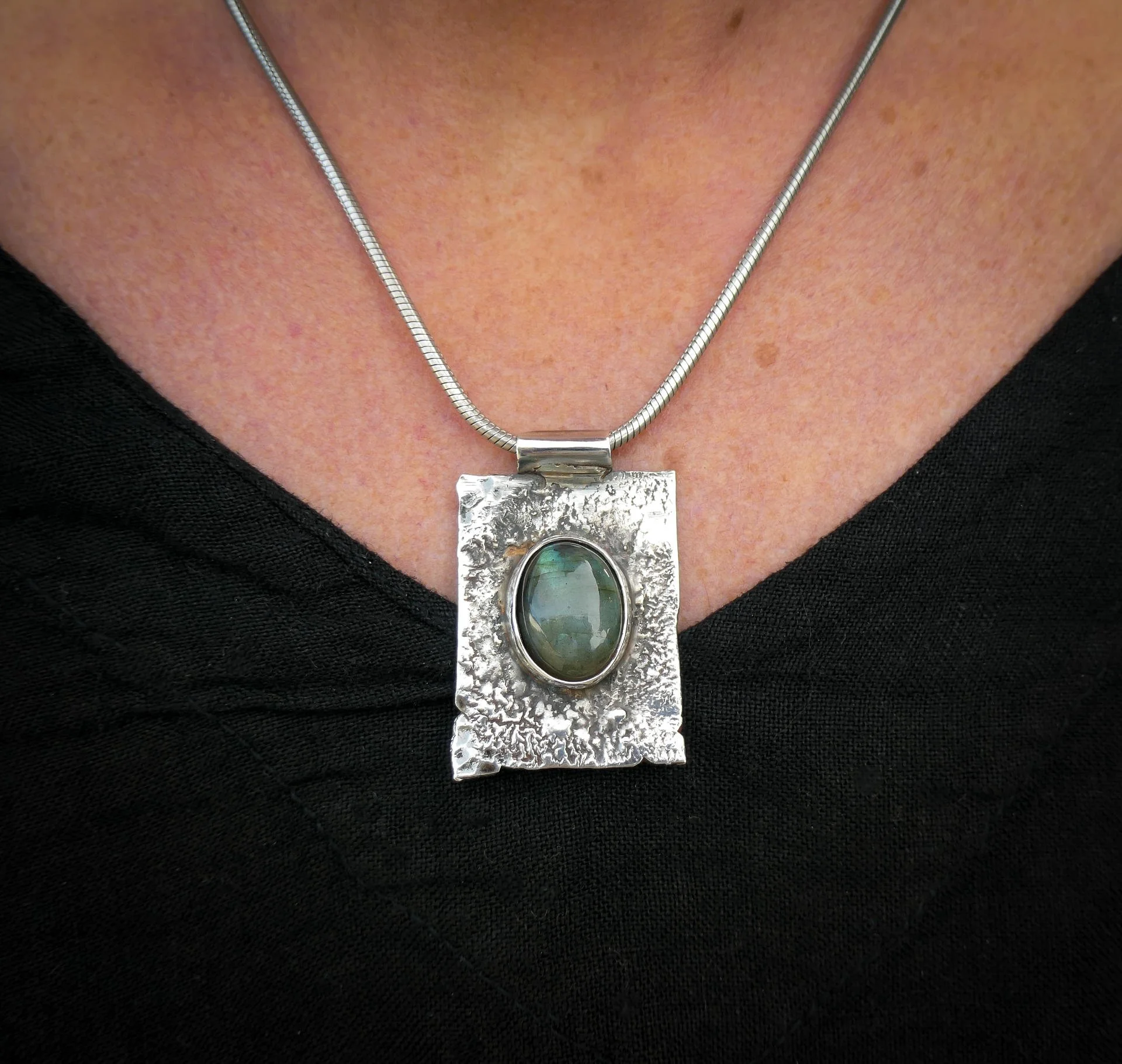 Labradorite-Oval-Cabachon-Sterling-Silver-Pendant-2.jpg