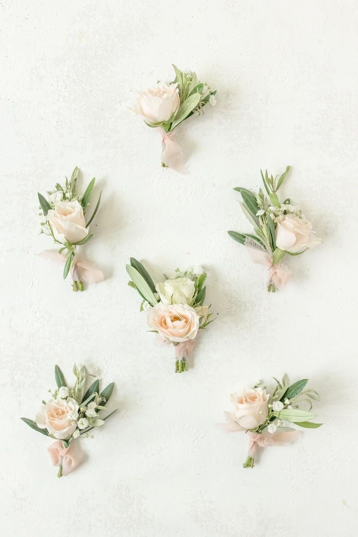 Blush and sage boutonniere.jpeg