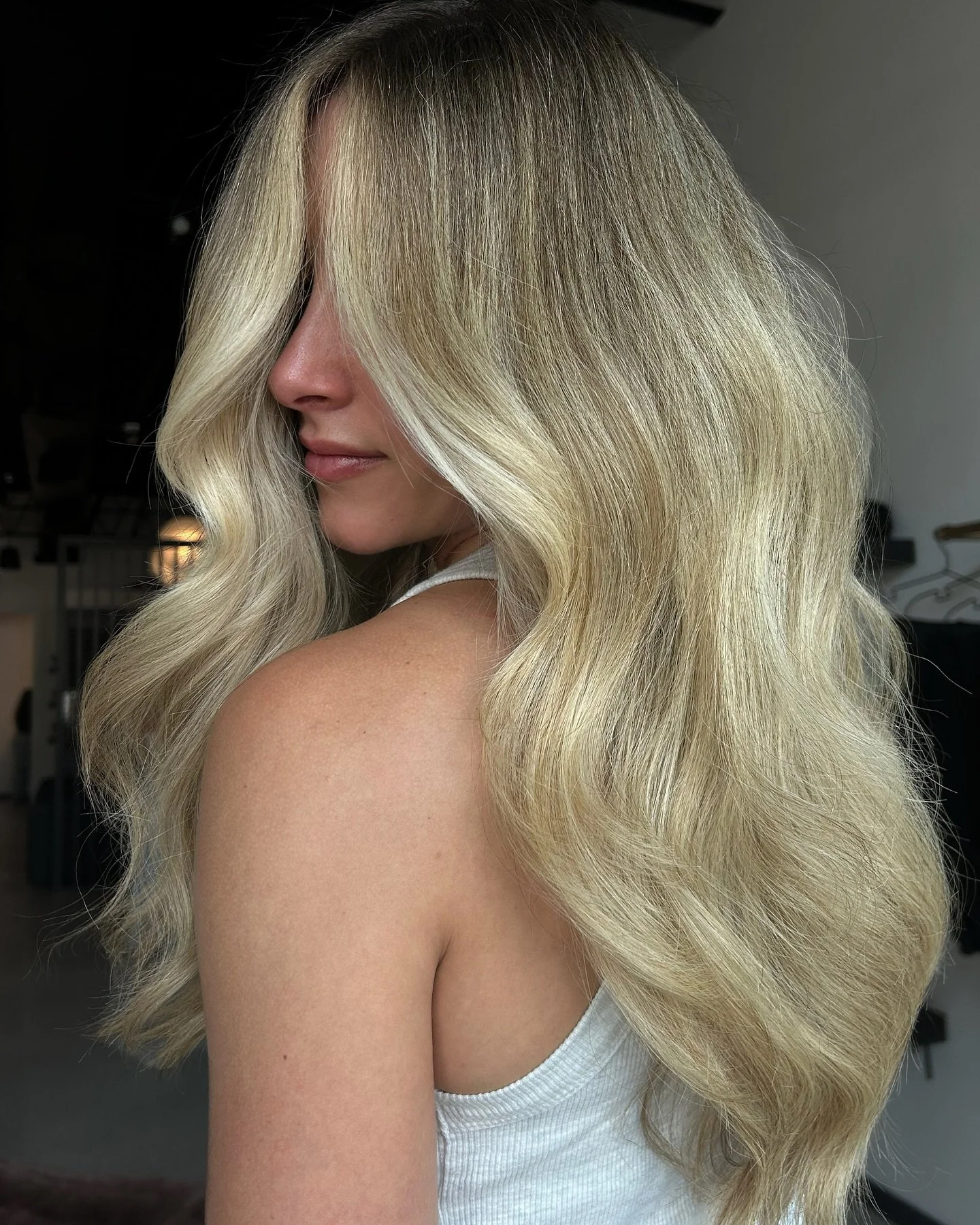 Timeless blonde 💫🪞
 
Lived in blonde that will never go out of style. The type of blonde that will always have you feeling put together effortlessly. 

Created by stylist Olivia @livsforhair 

-

#effortlesshair #livedinblonde #blondingspecialist #