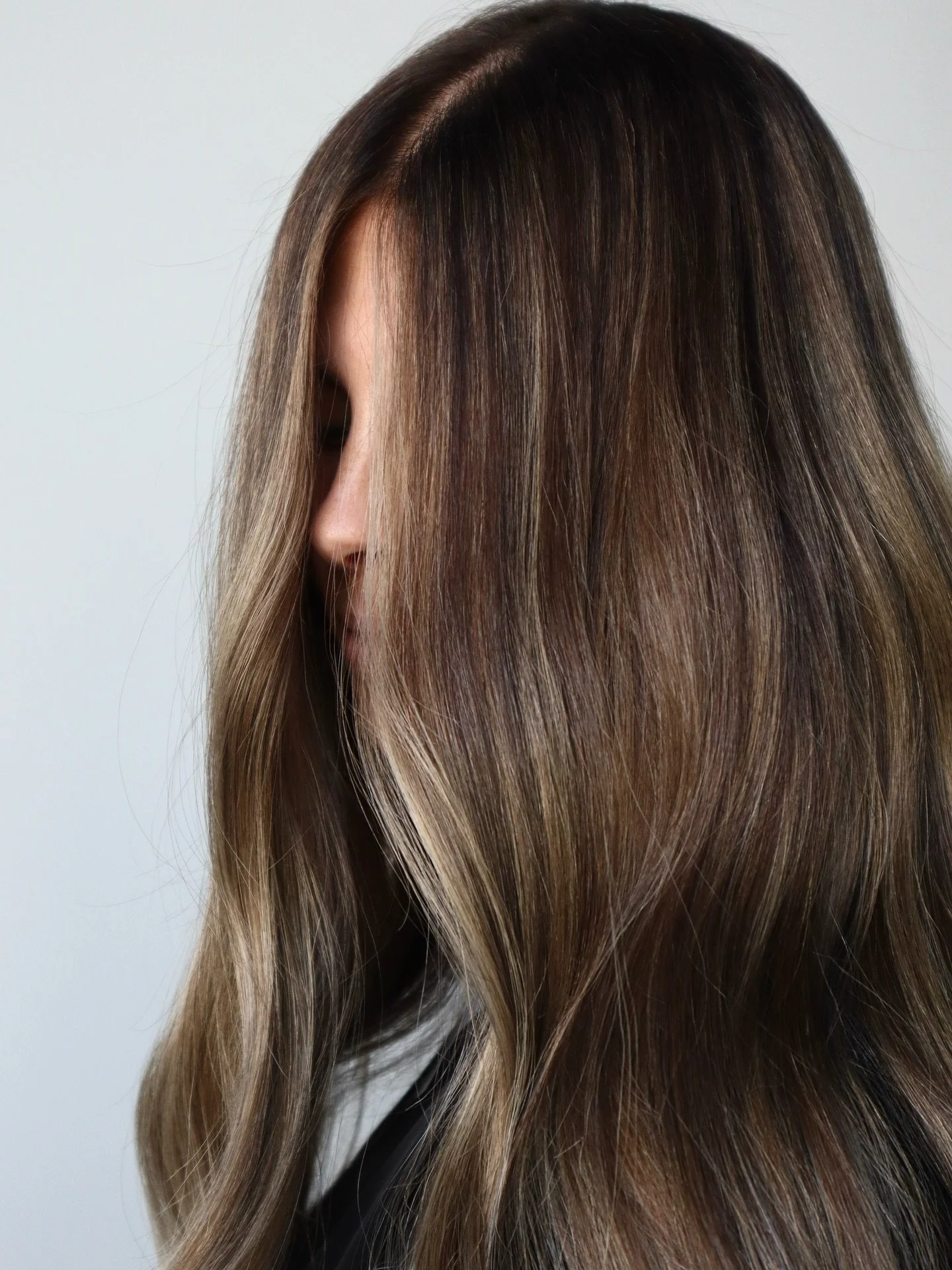 What to know before your first color appointment at Onyx Salon:
	&bull;	We love when you bring inspiration photos! They help us understand your vision and set realistic expectations for your hair goals.
	&bull;	Please arrive with clean, dry hair. Thi