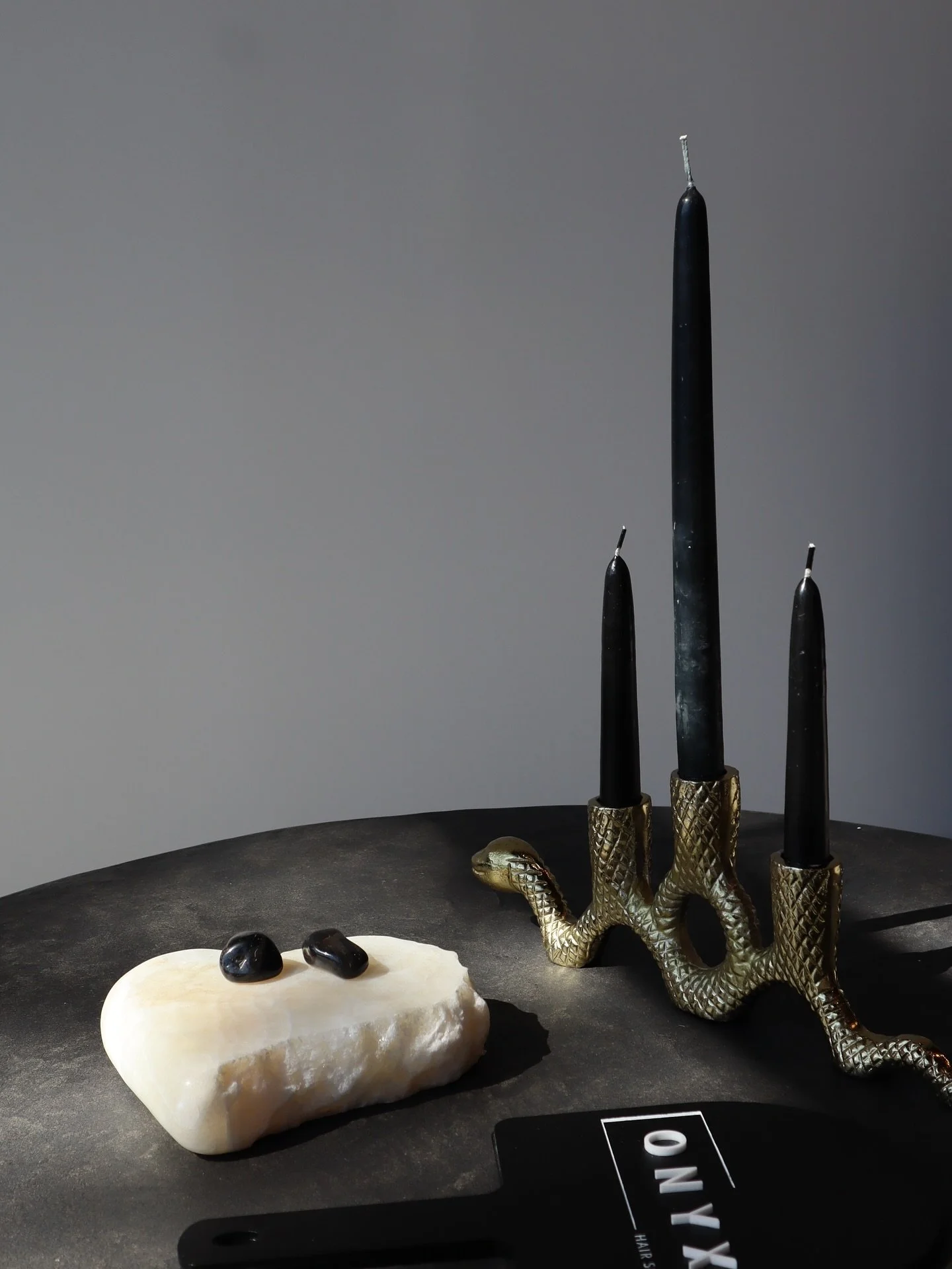 Welcoming the Spooky season vibes into Onyx Salon 🕷️🎃

Who else is the type to decorate on the first day of the season? Because we are too excited for the new season to wait any longer! 

-

#spookyseason #fallvibes #falldecor #salondecor #onyxsalo