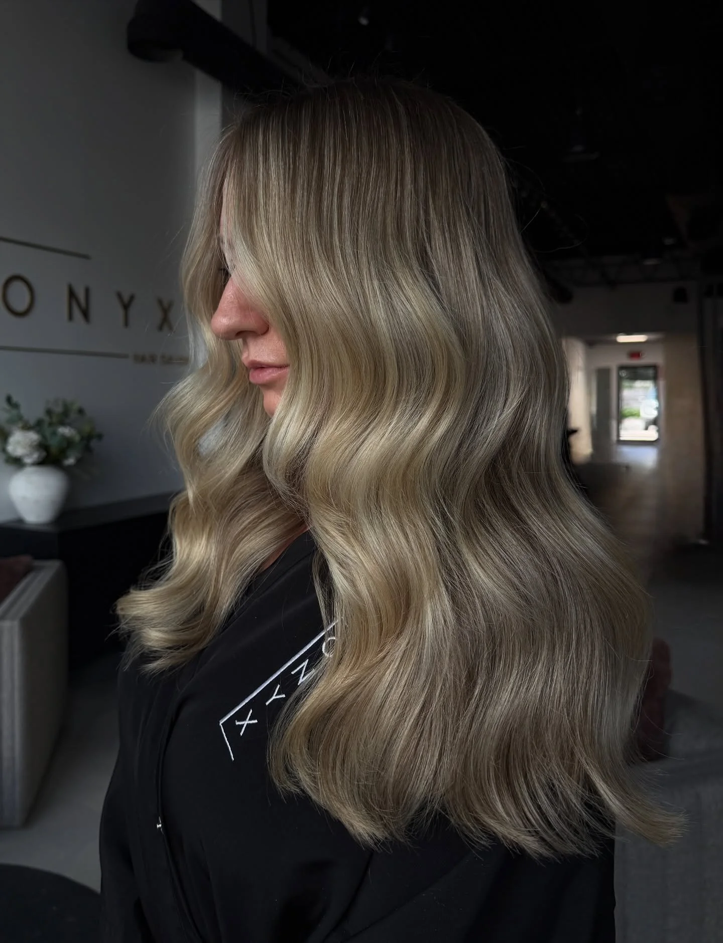 Soft creamy blonde ✨

-

#fallblond #livedinblonde #lowmaintenancehair #blondehighlights #blondehairinspo #onyxsalonliny #salonnearme #longislandhairstylist