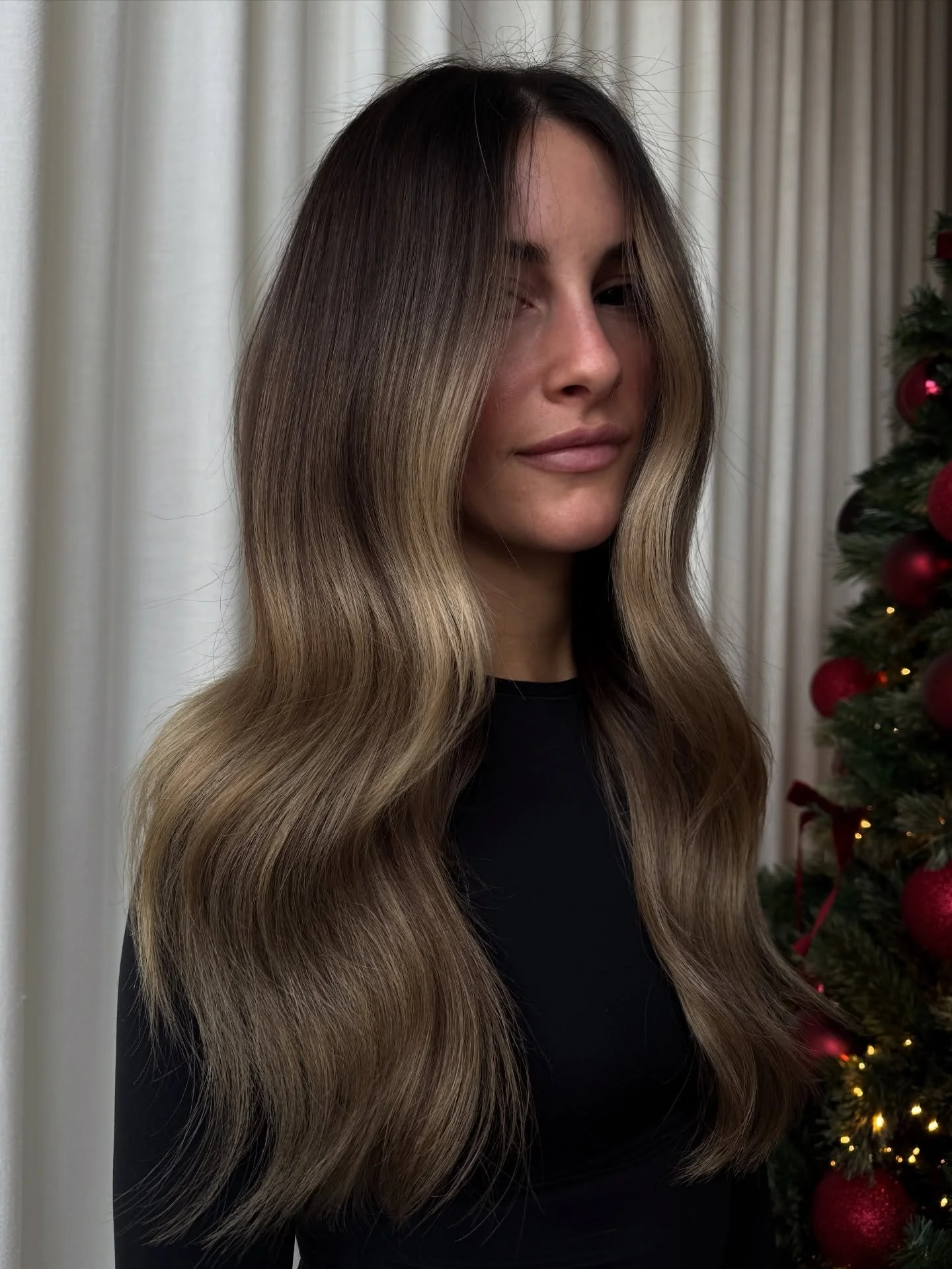 Looking for some holiday hair inspo..? Well here are some recent looks from Onyx&rsquo;s favorites album😉

From Blondes to brunettes to reds and even IBE extensions. At Onyx we do it all. If one of these looks speaks to you DM us or call 631.939.503