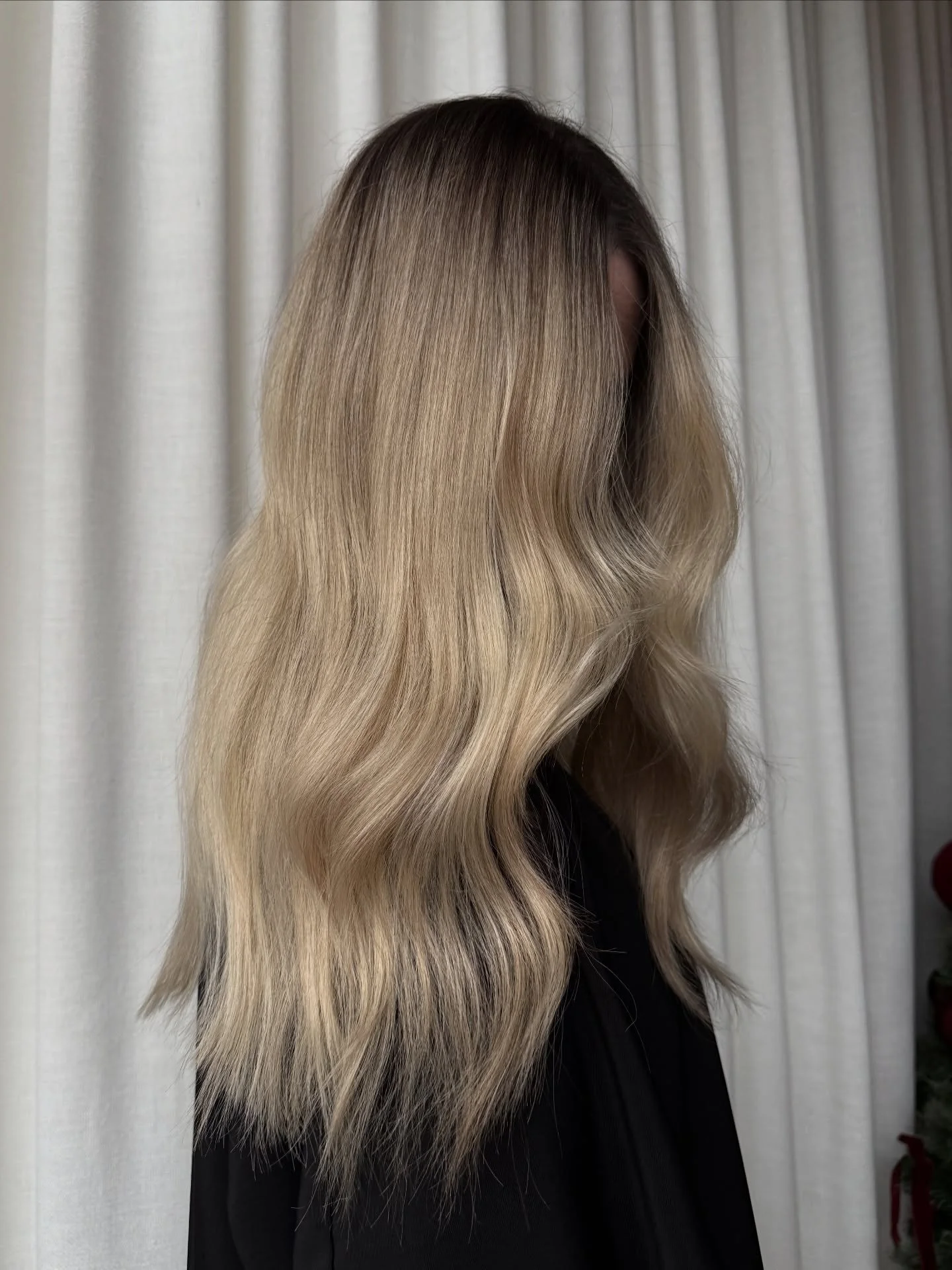 That fresh blonde feeling ⚡️

Obsessing over this color by @hairbyalyssarusso 

-

#winterblonde #blondebalayage #longislandhairstylist