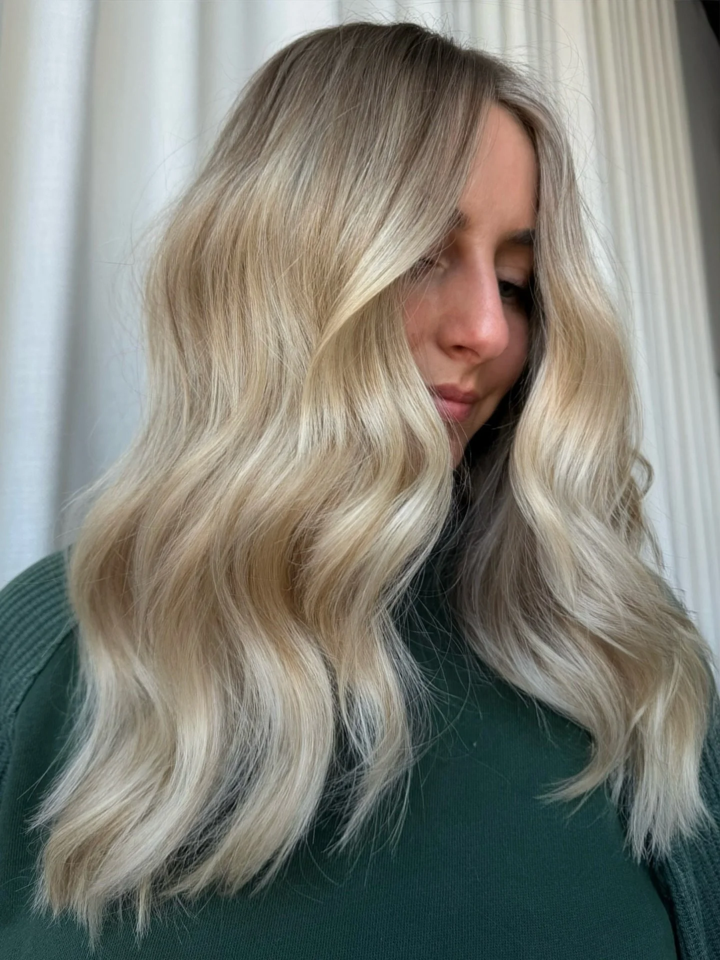 Up close of this dreamy seamless blonde✨

Color by stylist Olivia @livsforhair