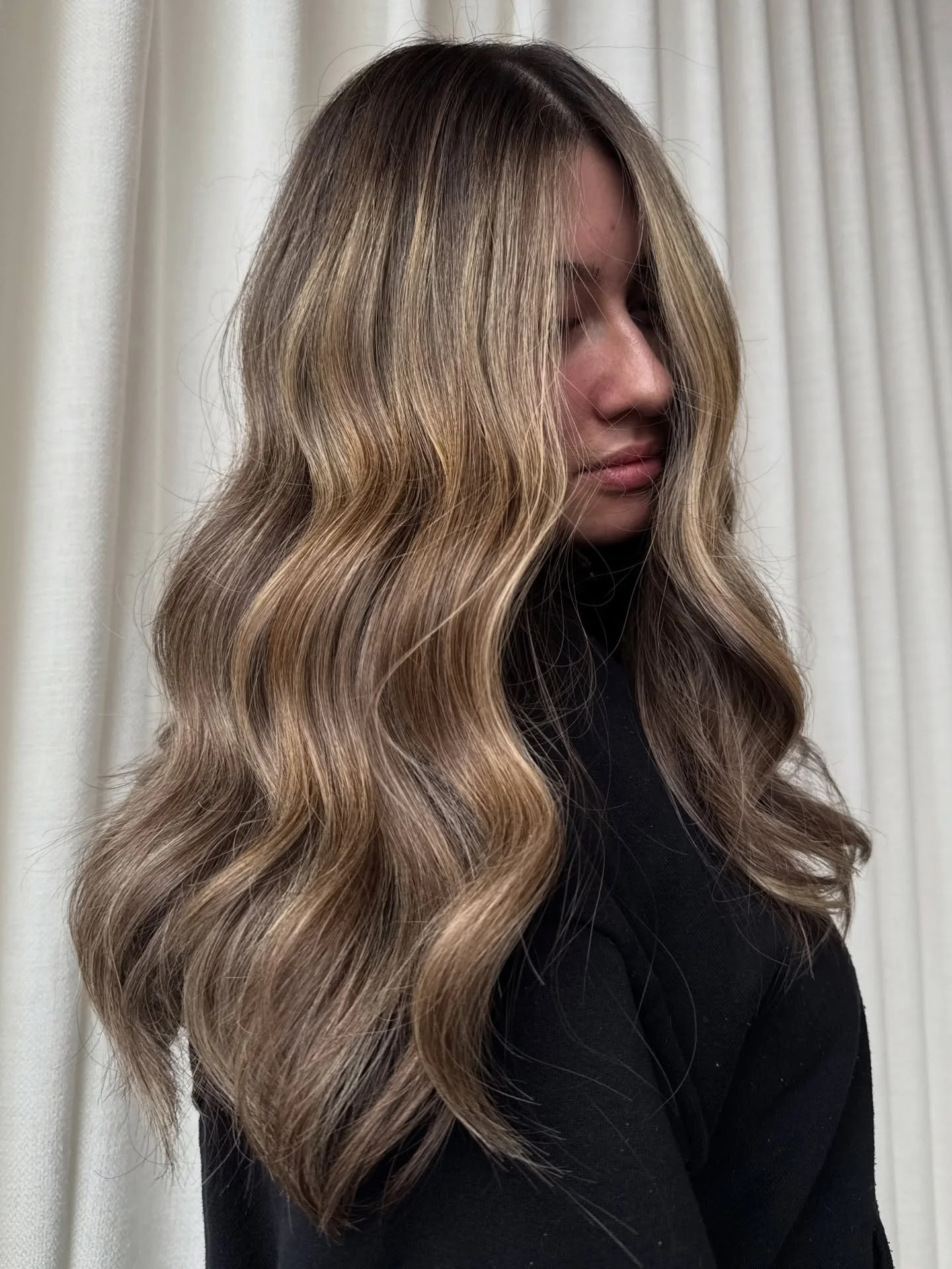 Custom brunette = depth + dimension + placement.
Result: a luminous, blended brunette that grows out beautifully.

Color by stylists @camschair