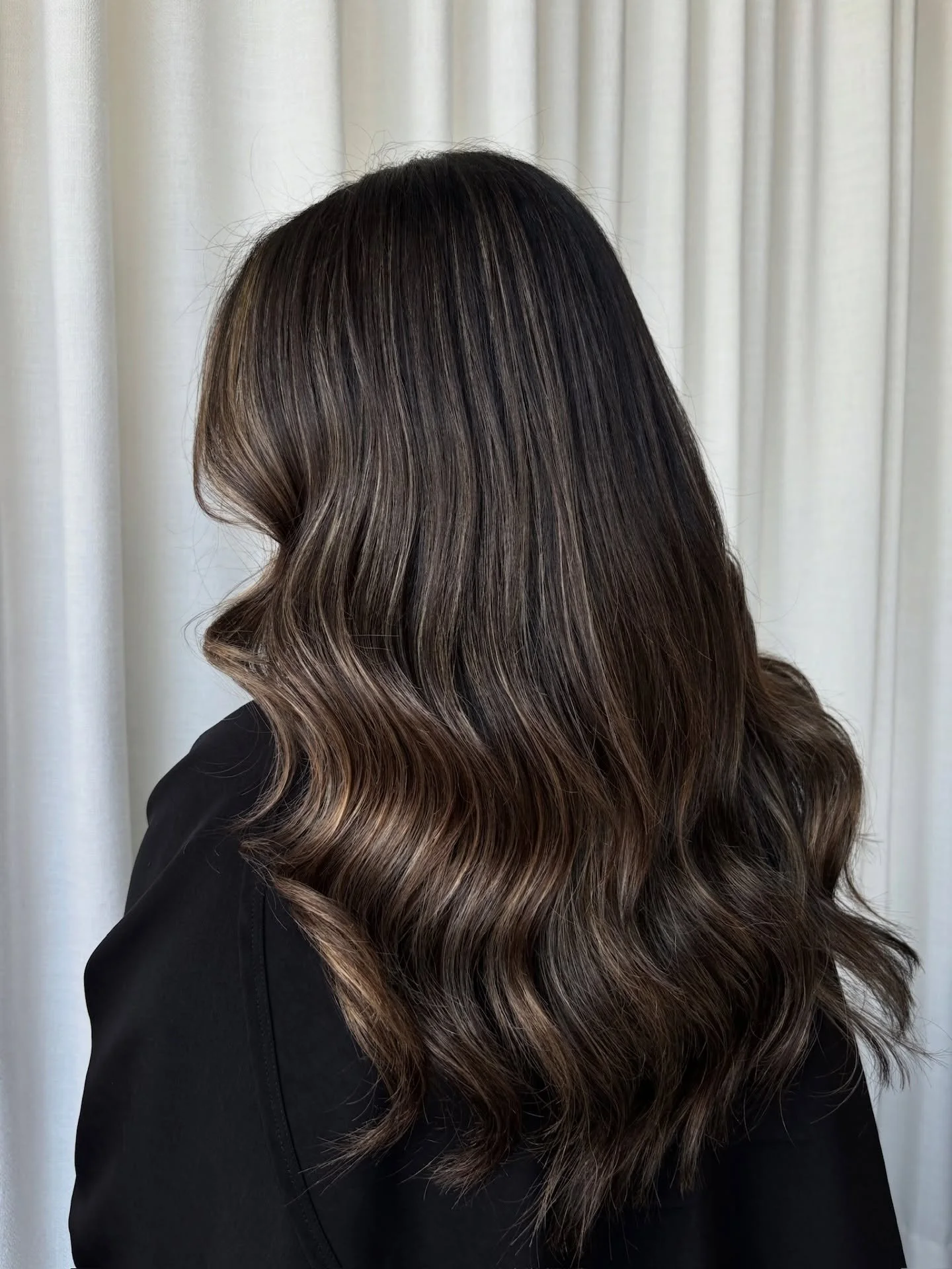 Soft Brunette 🤎

Color by stylist @emilyebbittshair 

-

#brunettebalayage #brunettehair #onyxsalonliny