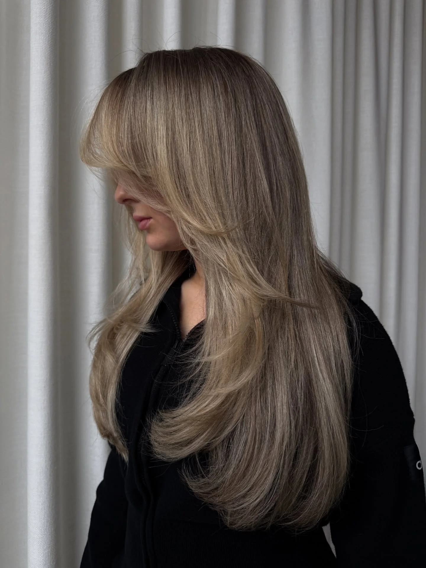 SOFT. EFFORTLESS BLONDE.

Color by stylist @domalayage