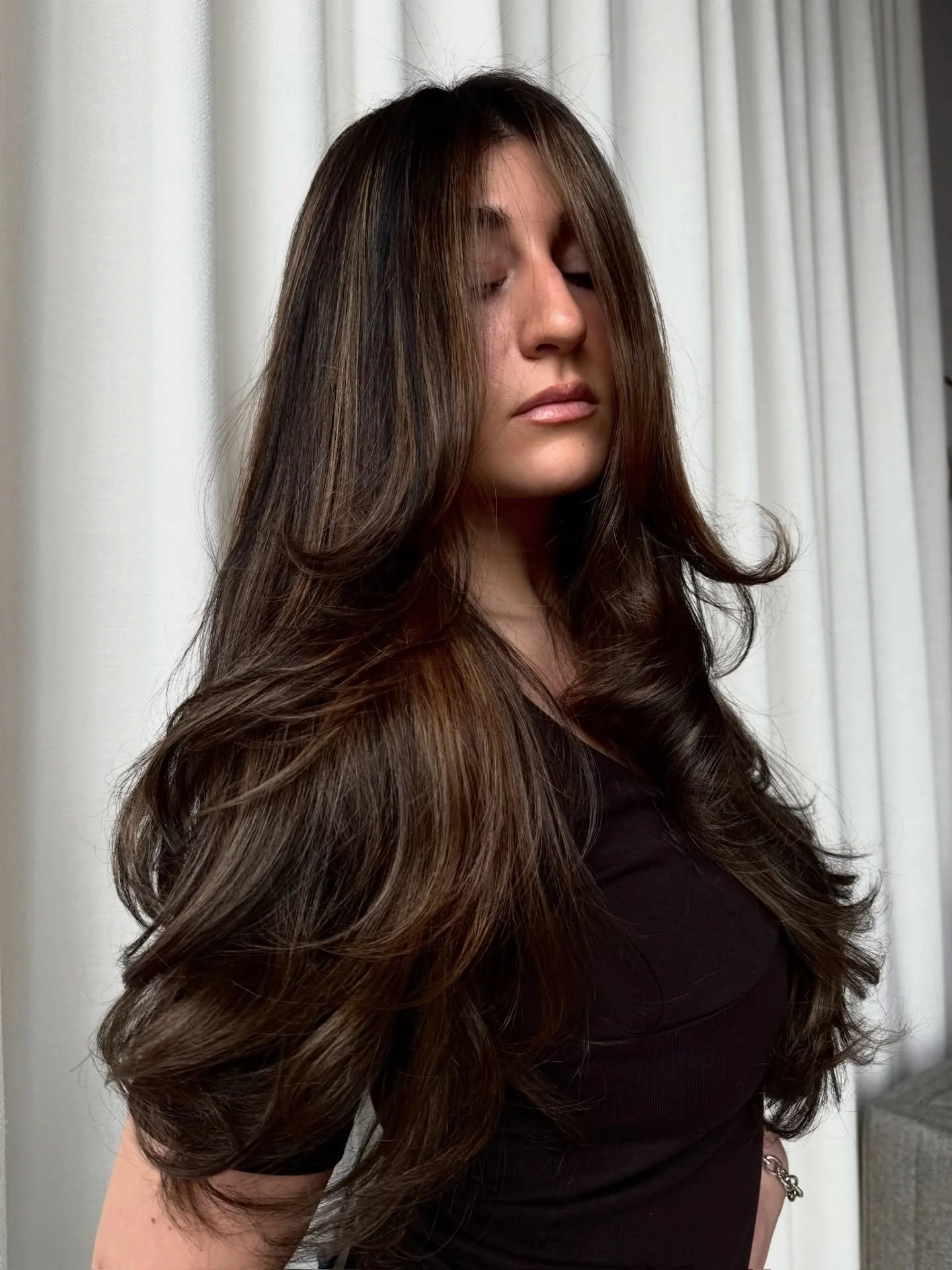 Rich brunette tones, seamless layers, and movement that speaks for itself.
Low-maintenance hair that still feels elevated.

Color by stylist @camschair