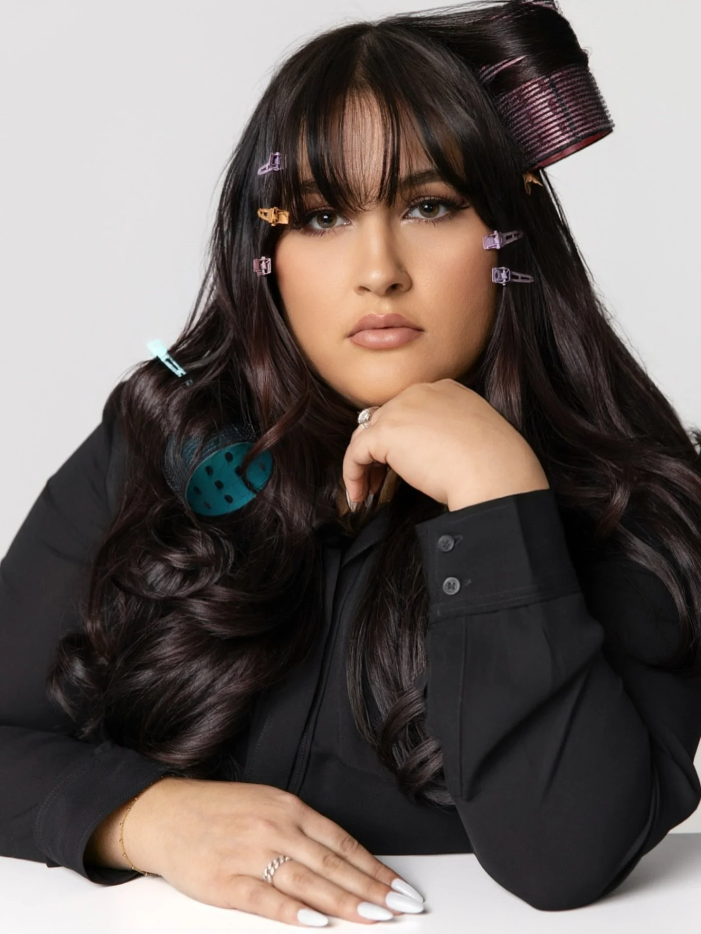 Meet Anna 

An ONYX stylist known for rich brunettes, polished color, and her signature smooth, voluminous blowouts.
With a detail driven approach and an eye for refined finish, she creates hair that looks effortlessly elevated, in person and on came