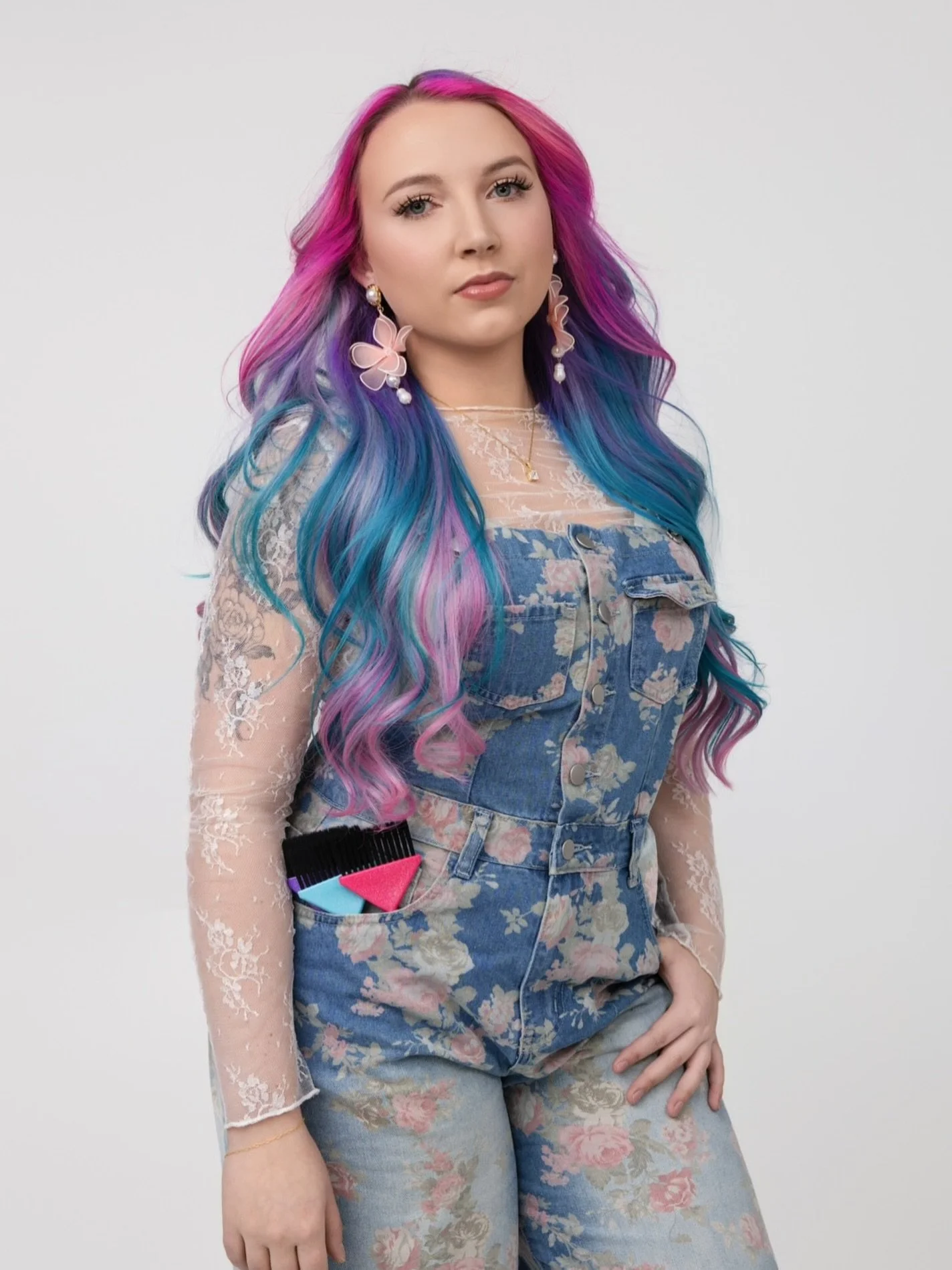 Meet Shayla

Shayla thrives on creativity, bringing bold, vivid color to life while also making balayage look effortless. She is our go to girl for all things bridal, from bridal makeup to updos Shayla can do it all. Originally from Alabama, her Sout