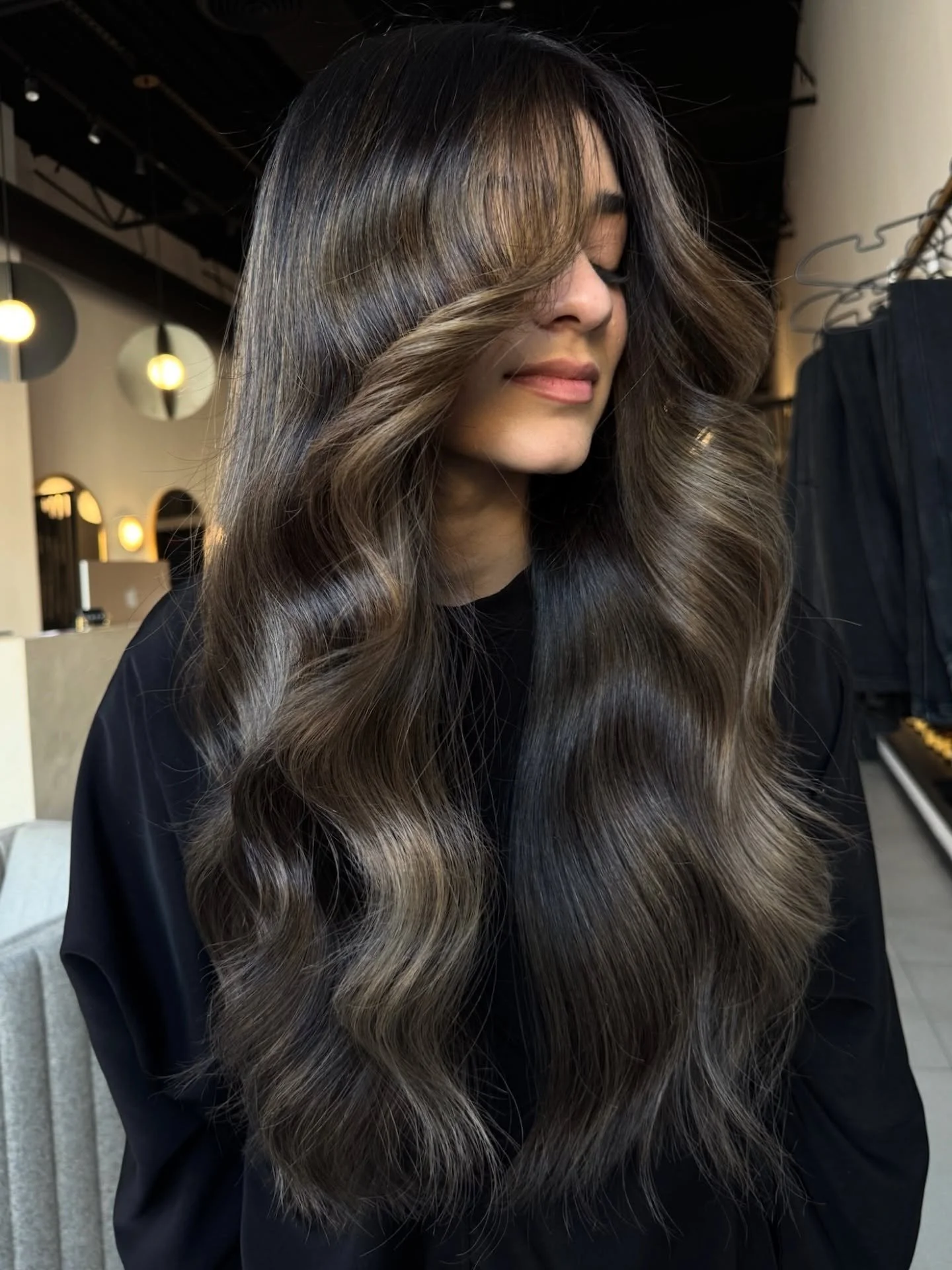 Warm brunette balayage 🤎

Created by stylist @annanomanihair