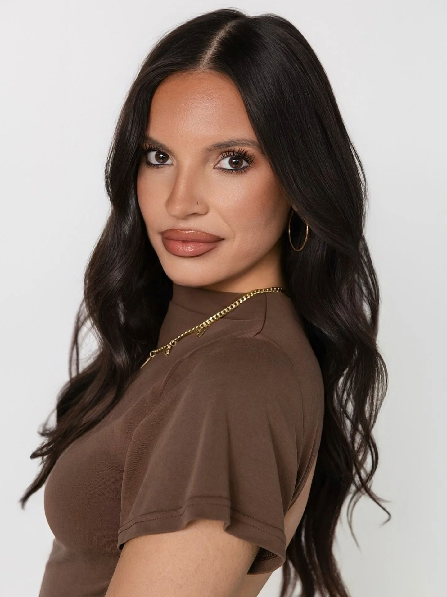 Ashley is known for her genuine, warm energy and authentic approach, building real connections while making every client feel confident, refreshed, and obsessed with their hair. She specializes in lived-in, dimensional color (especially low-maintenan