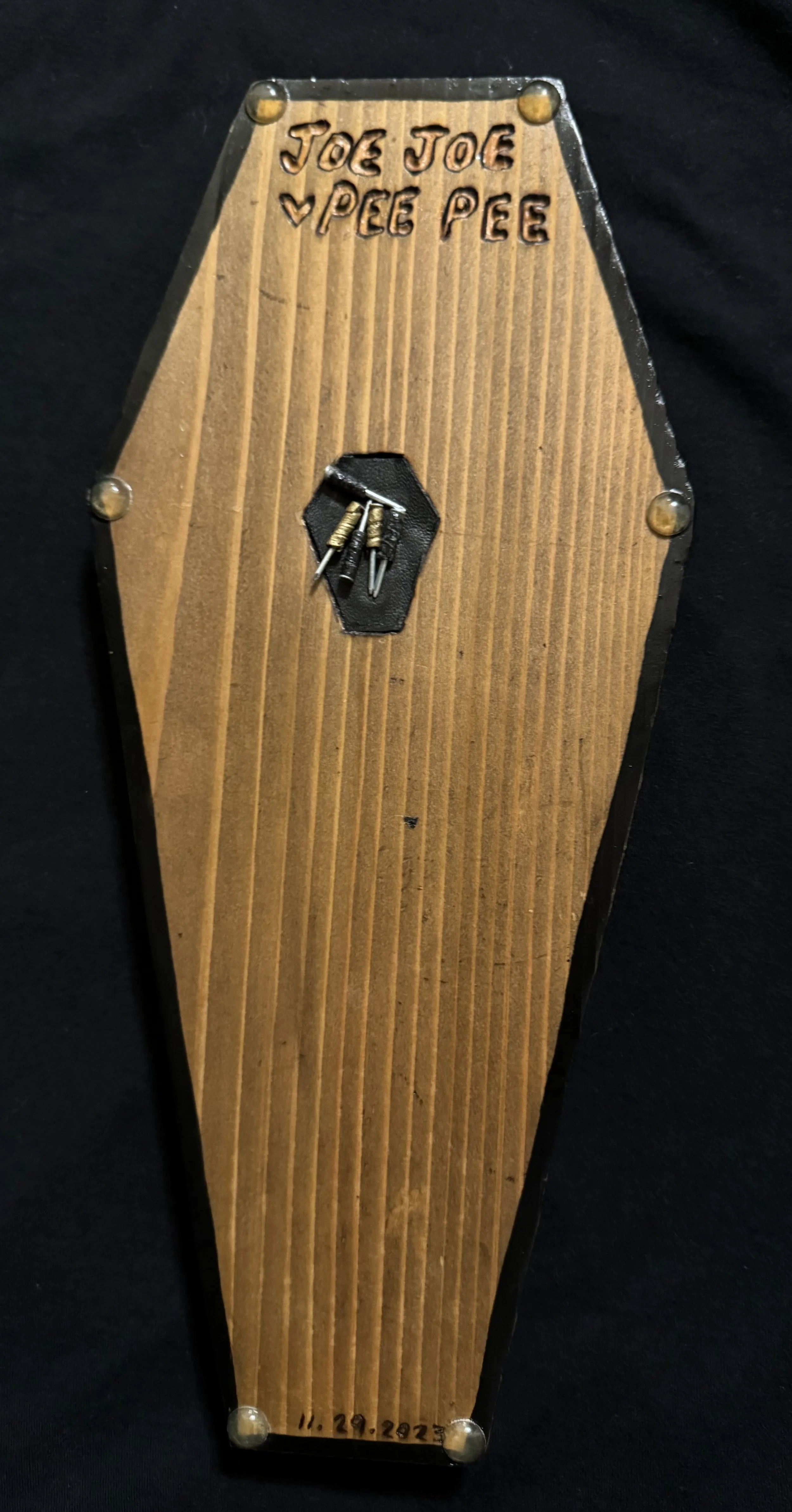 Little rubber feet make it easier to pick up