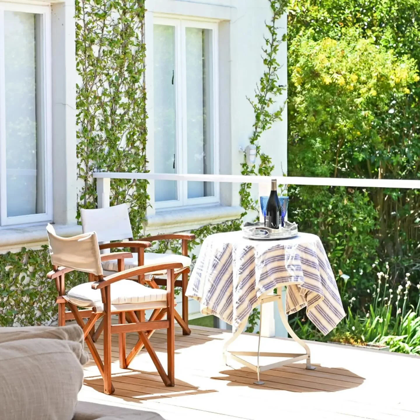 Celebrate Christmas in Cape Town 

Sunny skies, golden beaches, and long festive evenings &mdash; Cape Town truly comes alive over the holidays. And if you&rsquo;re still searching for the perfect place to stay, we have two exceptional homes ready to
