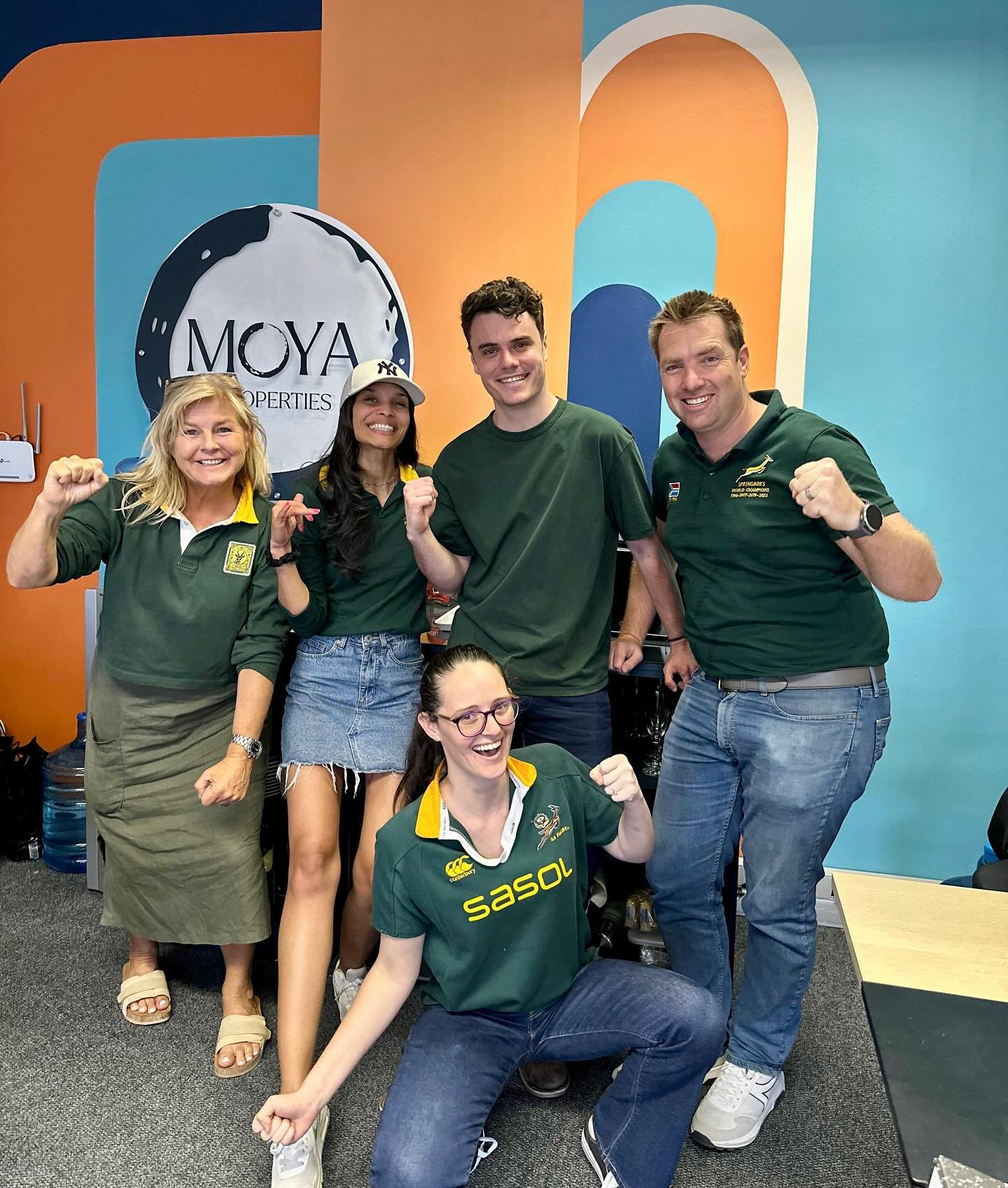 Some Fridays call for a little extra green and gold.
For that shared sense of belonging.
For that electric, South African heartbeat that feels like home. 

Here&rsquo;s to unity, spirit, and standing behind our Springboks every step of the way. 

#Bo