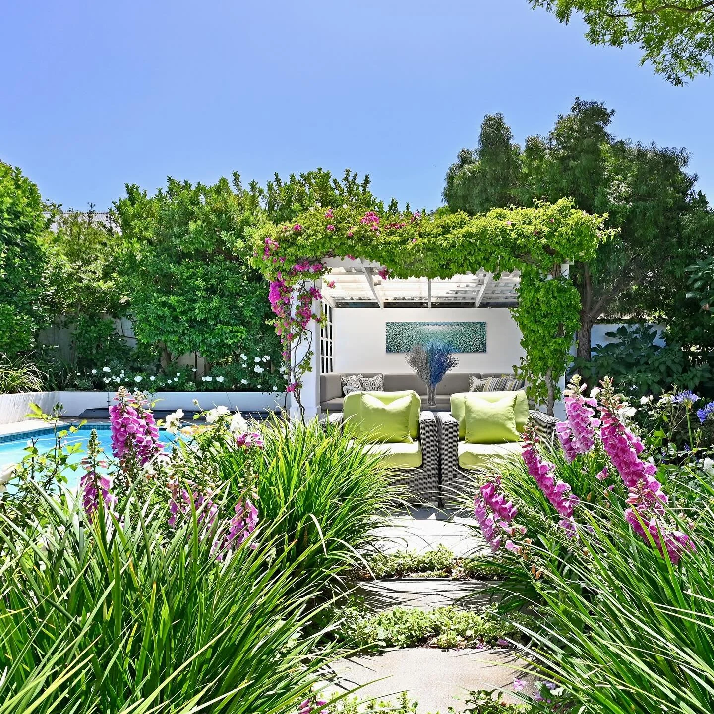 We&rsquo;re dreaming of a Cape Town Christmas&hellip; 

This exquisite home is still available for select dates over the festive season and offers the perfect blend of old-world charm and contemporary luxury. A bespoke retreat tucked into the Winelan