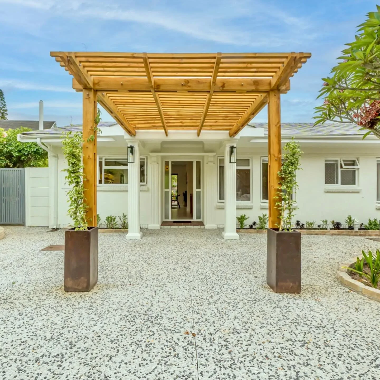Hidden in the leafy heart of Upper Claremont, this elegant home offers a refined sense of space, privacy, and quiet luxury. Sun-drenched interiors, expansive living areas, and a beautifully appointed kitchen set the scene for relaxed mornings and eff