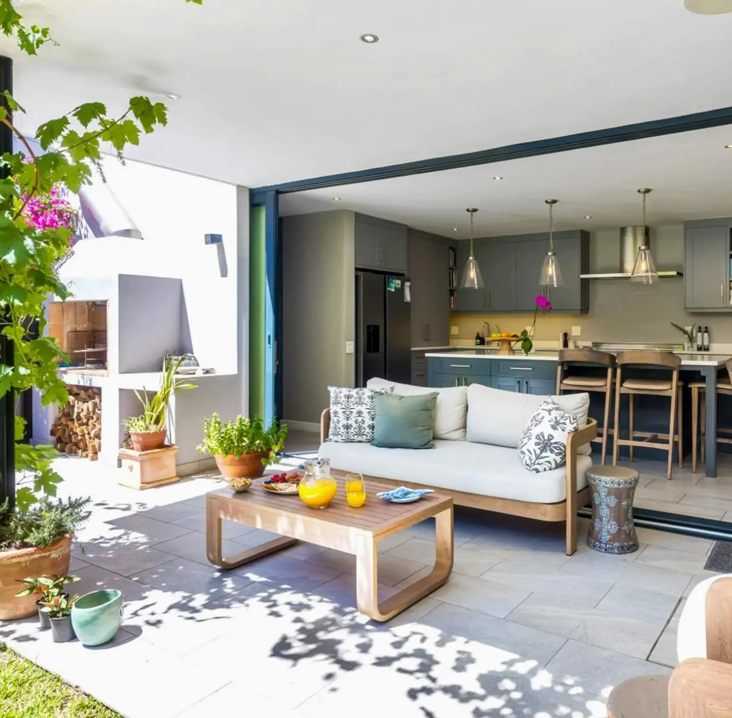 Set along the prestigious shores of Bantry Bay, this exceptional home embodies the quiet sophistication of one of Cape Town&rsquo;s most exclusive seaside enclaves. With sweeping Atlantic views and unforgettable sunsets, it offers an effortless blend