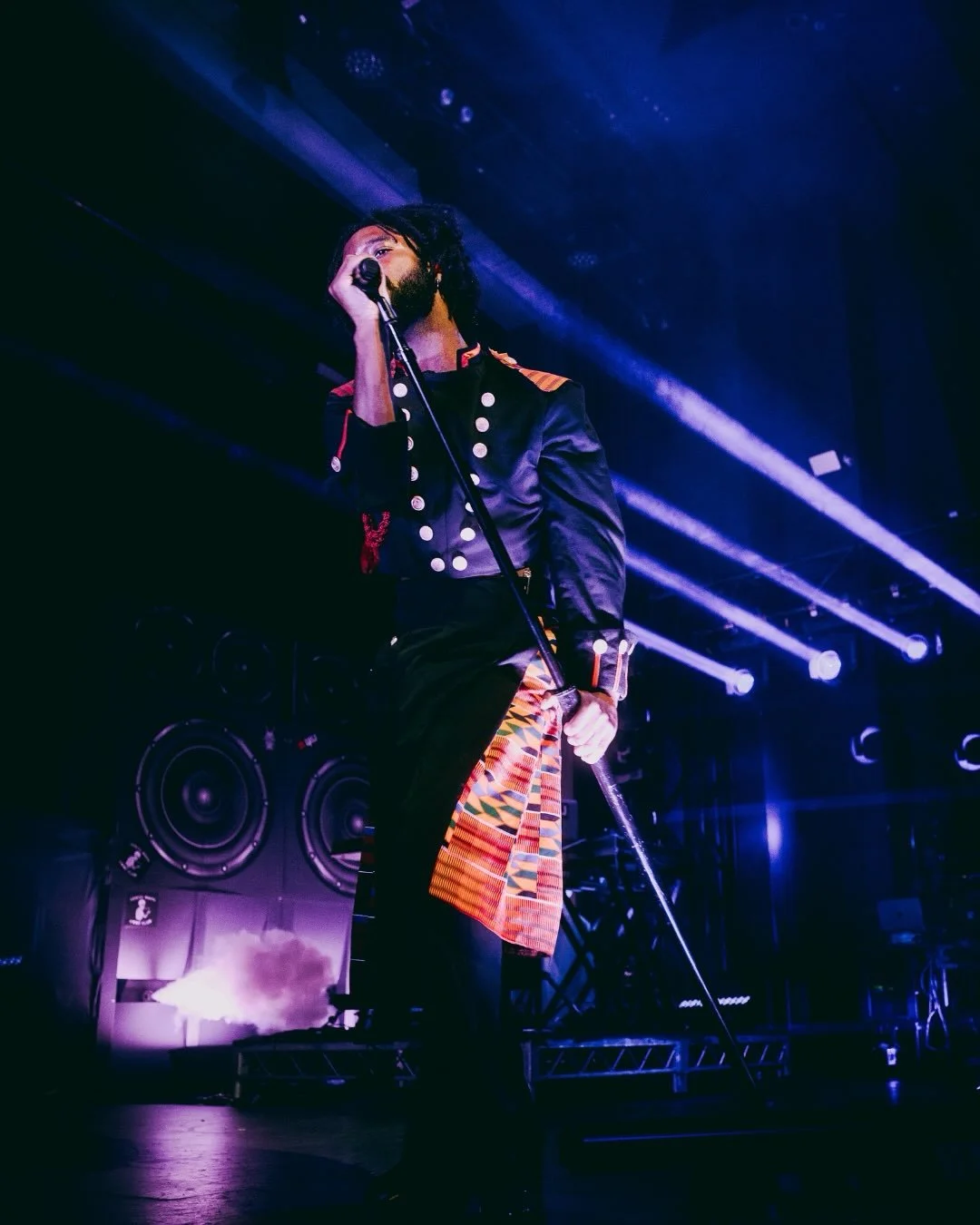 Left side to the right side
Front side to the back

⛓️&zwj;💥

@genesisowusu 
@enmore_theatre 
@frontiertouring