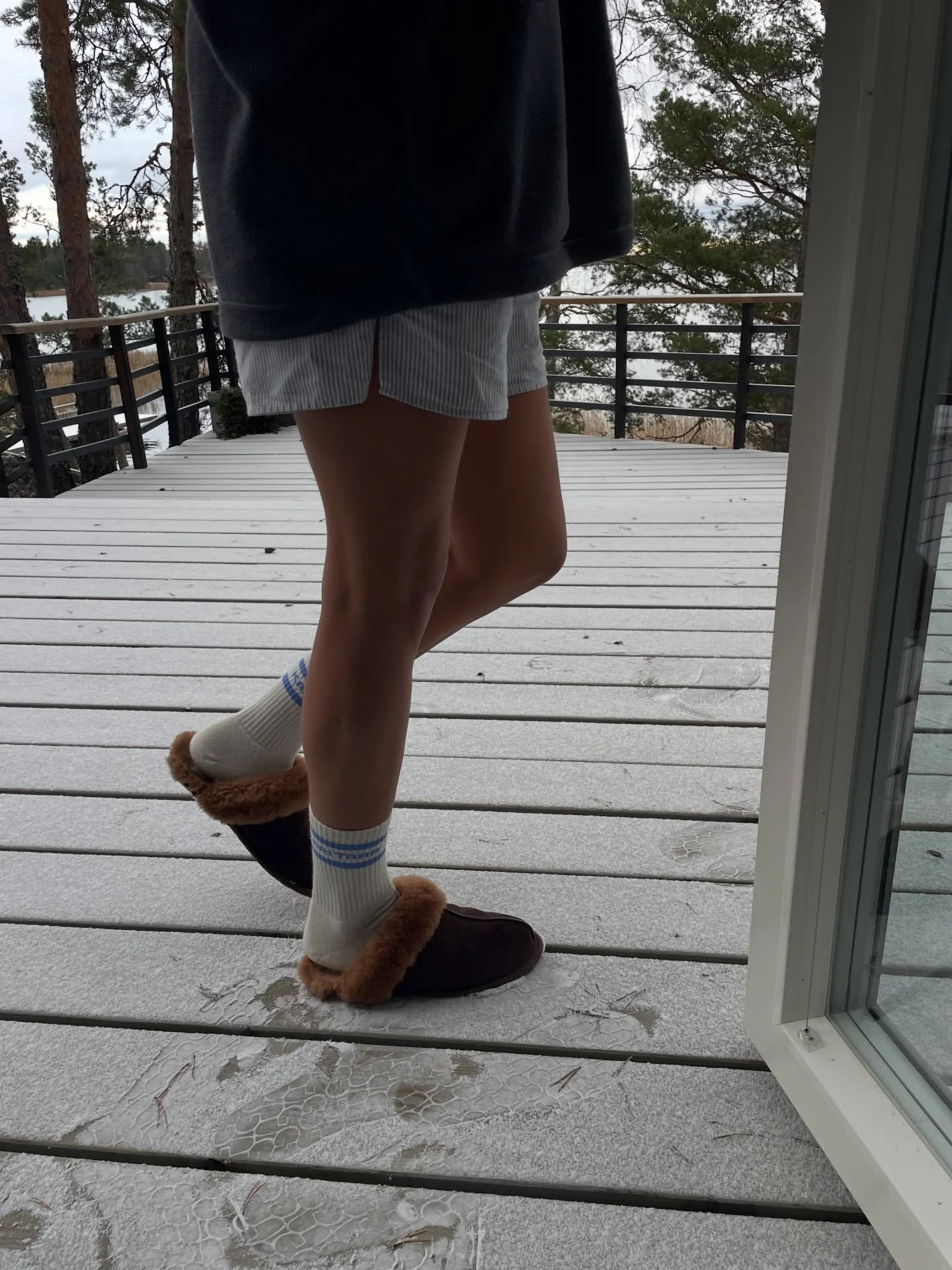 Olipa ihana ottaa ensilumi vastaan saaristossa🥹❄️🤍

Pieni irtiotto teki niin hyv&auml;&auml; ja l&ouml;ytyip&auml; teillekin ihania kotiintuomisia🙏🏽🤎

Djerf Avenue shortsit koko S 32&euro;
Pienehk&ouml;t simpukkalautaset 3 kpl yht 20&euro;
Nike 