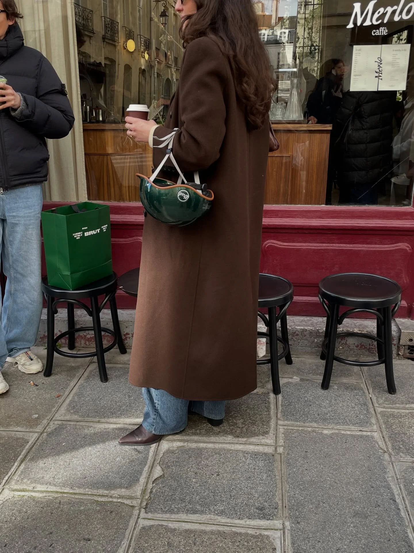 Paris street style!!🤌🏼 Nappaa t&auml;st&auml; inspis ja pariisilaisten vinkit kev&auml;&auml;seen🤎🤎

T&auml;n postauksen kokoamista oon odottanut ja ah, syd&auml;mess&auml; l&auml;ik&auml;ht&auml;&auml; viel&auml;kin - niiin upeita ja effortless 