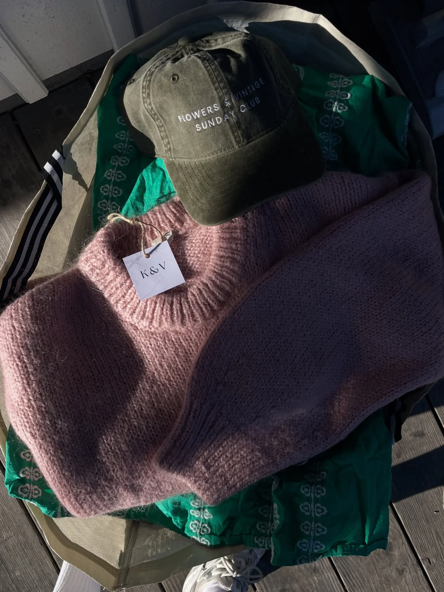 Kev&auml;tjuttuja! ☕️🌸🧶🧢🥂🛵

&bull; @inch_wmn &amp; friends kev&auml;tkirppis sunnuntaina
&bull; @poppycafetampere brunssi + terassi
&bull; Molemmista l&ouml;yd&auml;t K&amp;V lippikset!
&bull; Vespa-kausi korkattu
&bull; @rootstampere syntt&auml