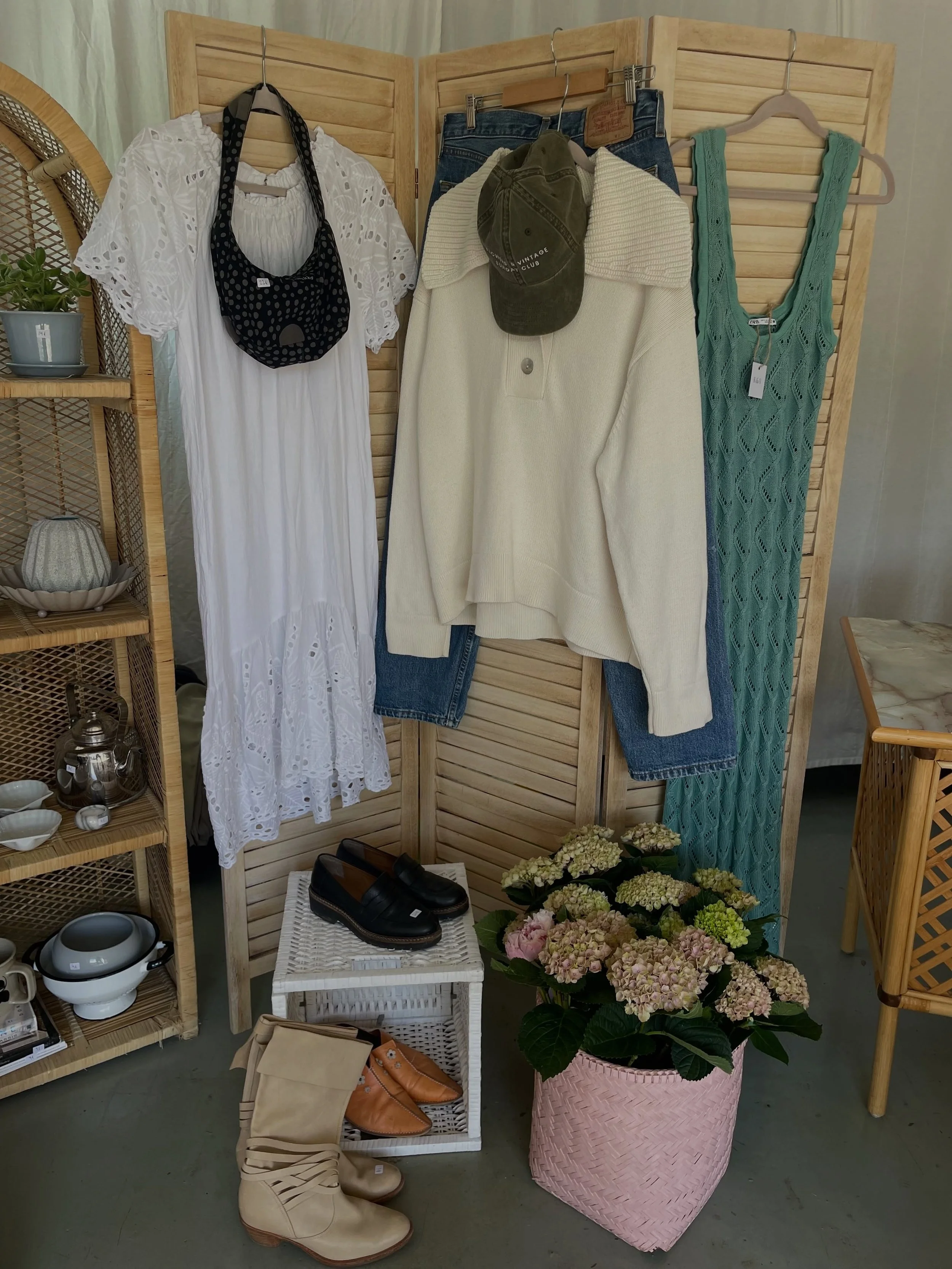 Putiikilla on ihana Suomen kes&auml; -collection huomiselle! 🌞⛱️🧴🌦️

Tervetuloa su klo 11-15🫶🏼