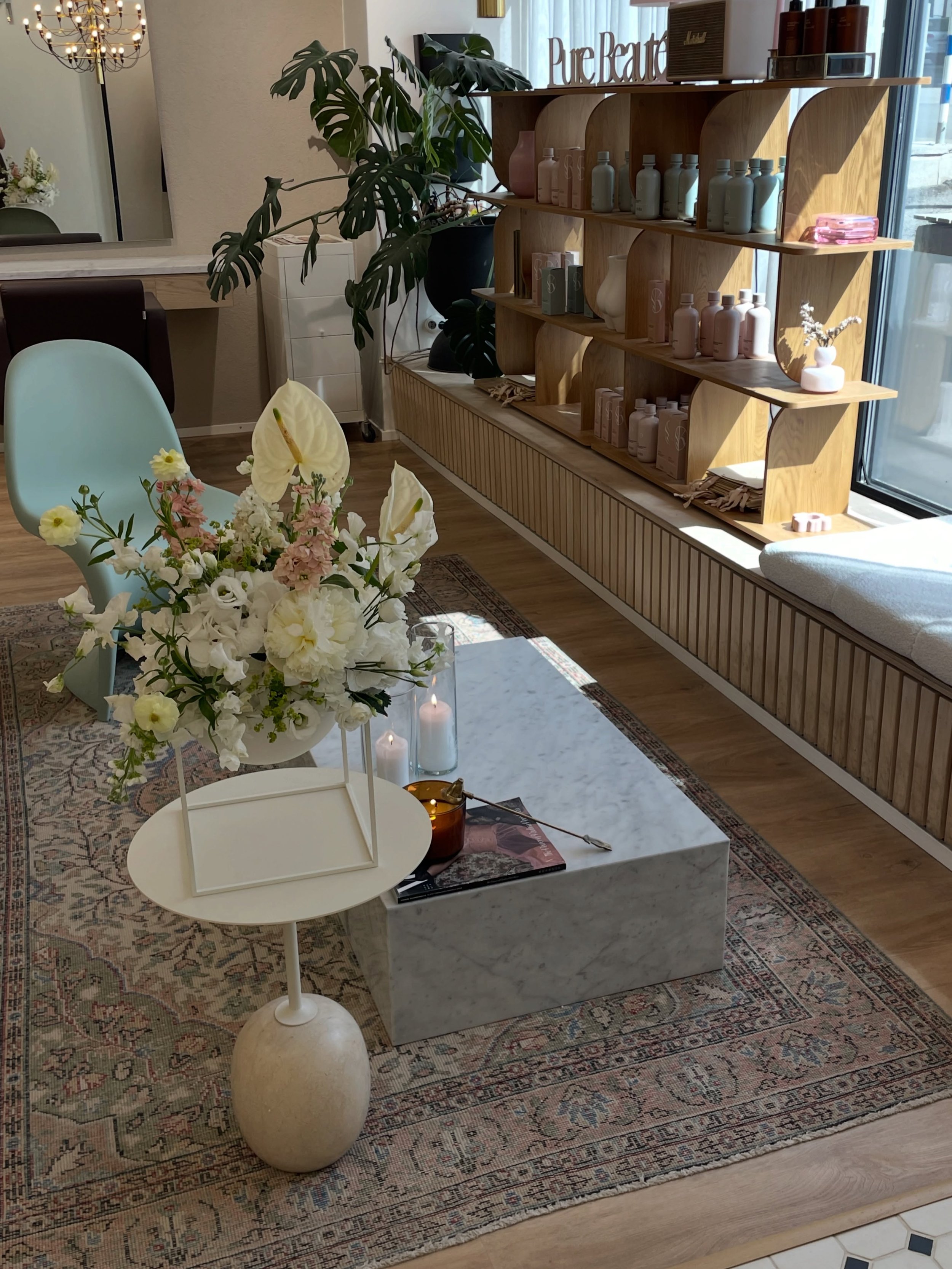 P&auml;&auml;sin eilen ihanaan hemmotteluhoitoon @salonkung (jonka voitin arvonnassa, kiitos my&ouml;s @leivo.elina !!🥹) ja siiiis t&auml;&auml; paikka vauuuu🫧💆🏽&zwj;♀️🌸🧴

P&auml;iv&auml; jatkui siivouksella @rootstampere ja pool/office iltap&a