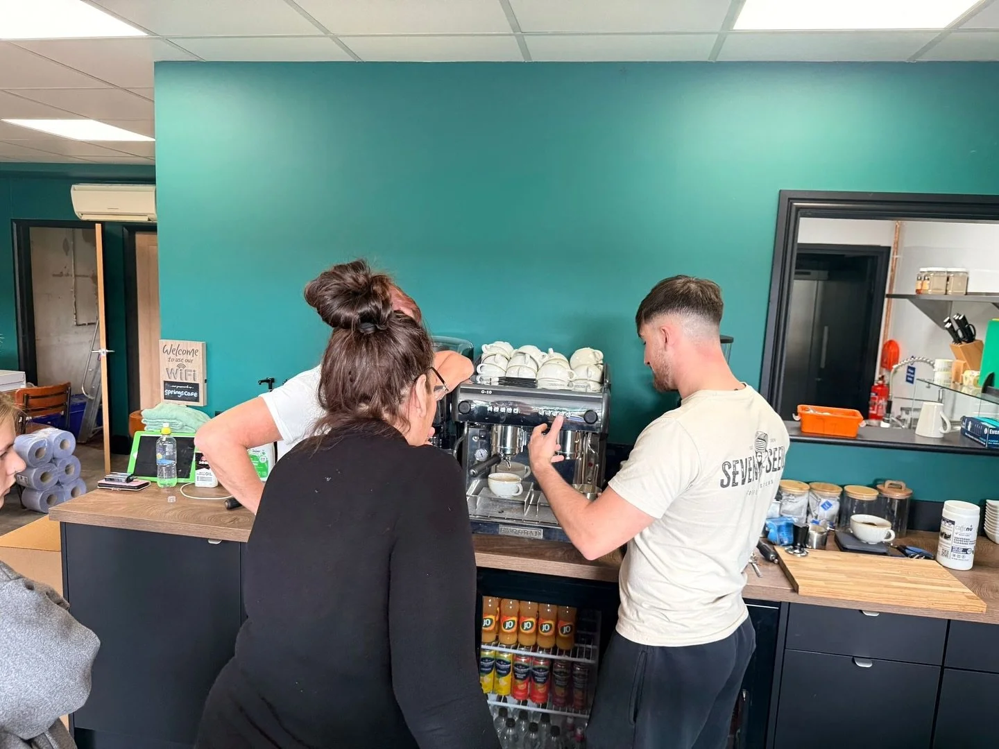 Staff training and consultation provided to our new partners at @springs_cafe_est25 🙂

Making sure the equipment and staff are up to scratch and perfected for opening!!!

Try @springs_cafe_est25 and taste the locally roasted goodness of our coffee🤝