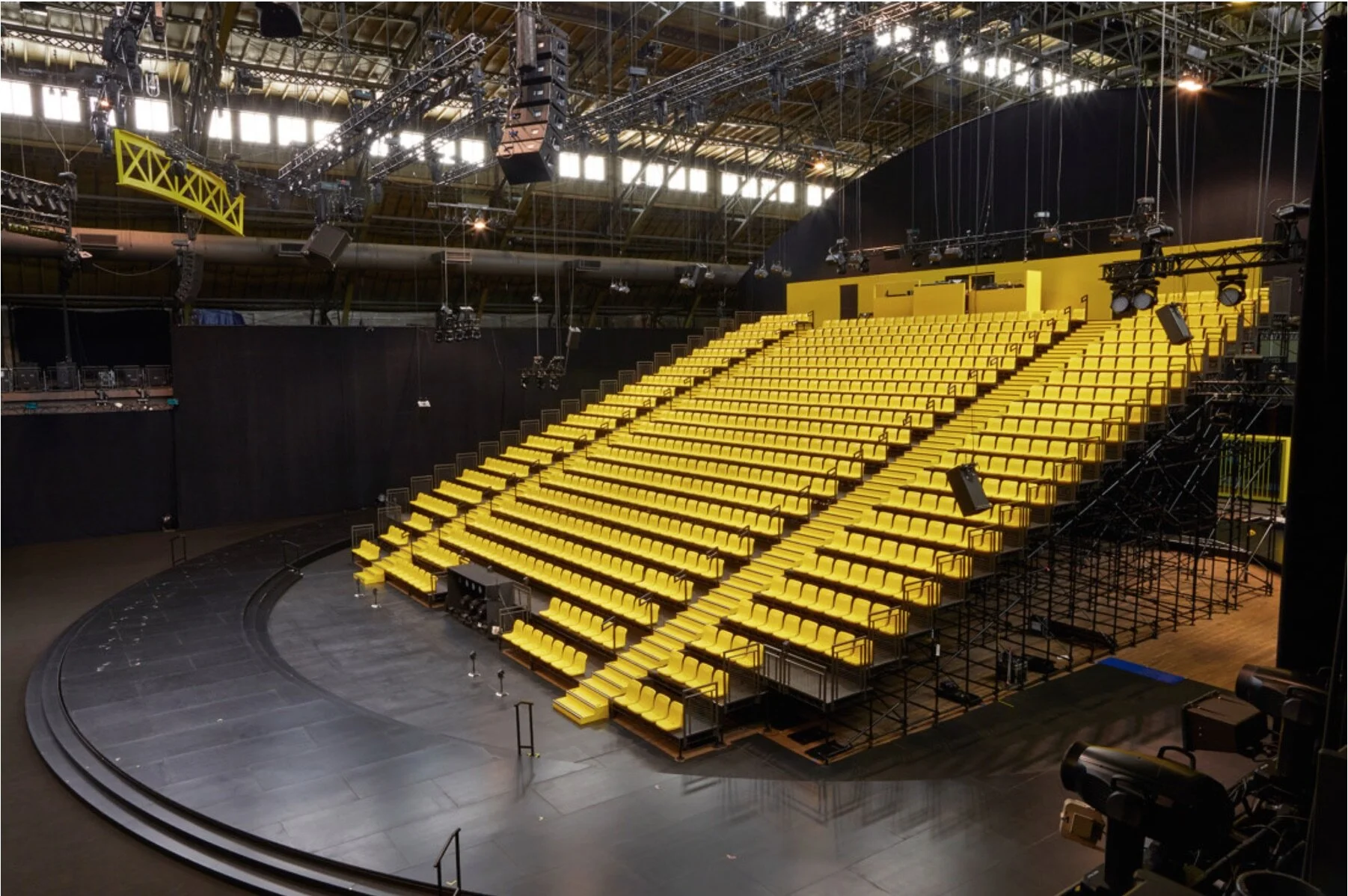 Fit-up at Park Avenue Armory. Photo :Benjamin Norton 