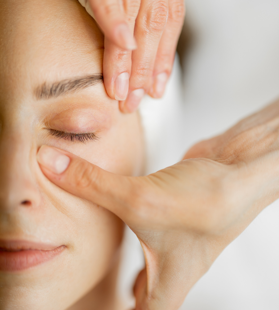 Nr.1 Natural face toning massage