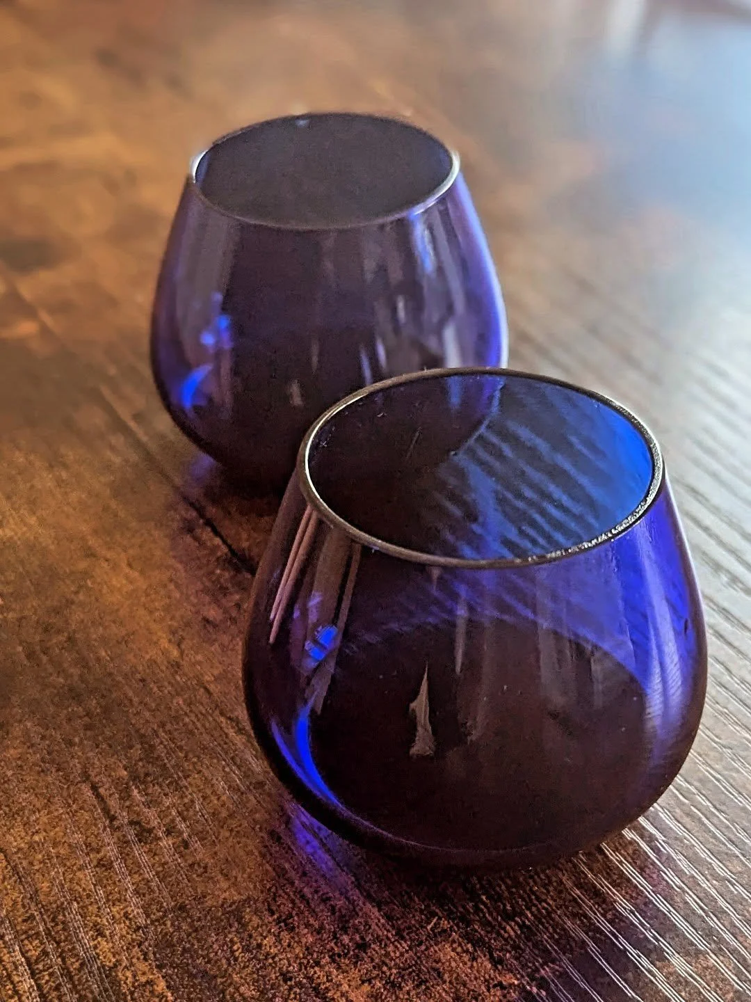 💙 Let&rsquo;s talk "olive oil color" 🫒

As an olive oil sommelier, one of the biggest myths I hear is: &ldquo;The greener the oil, the better it is.&rdquo;

Truth is...color tells us nothing about quality. Extra virgin olive oil can range