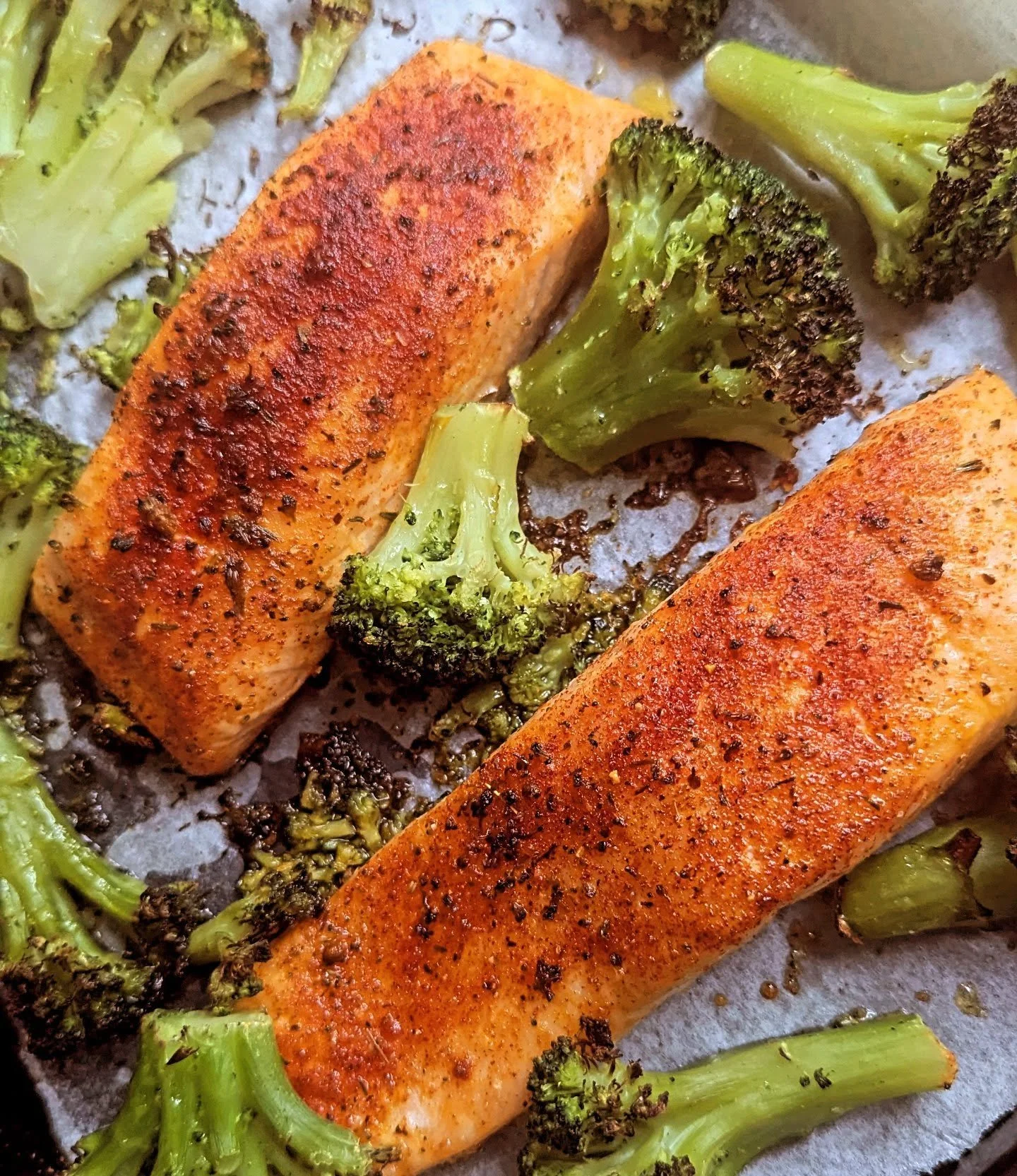 15-minute #realfood lunch cooked with #extravirginoliveoil oil (of course!) 🫒

Salmon + broccoli + extra virgin olive oil
Air fryer. Seasoned with cayenne, black pepper, salt and  done in 15 minutes.

There&rsquo;s a huge myth that you shouldn&rsquo