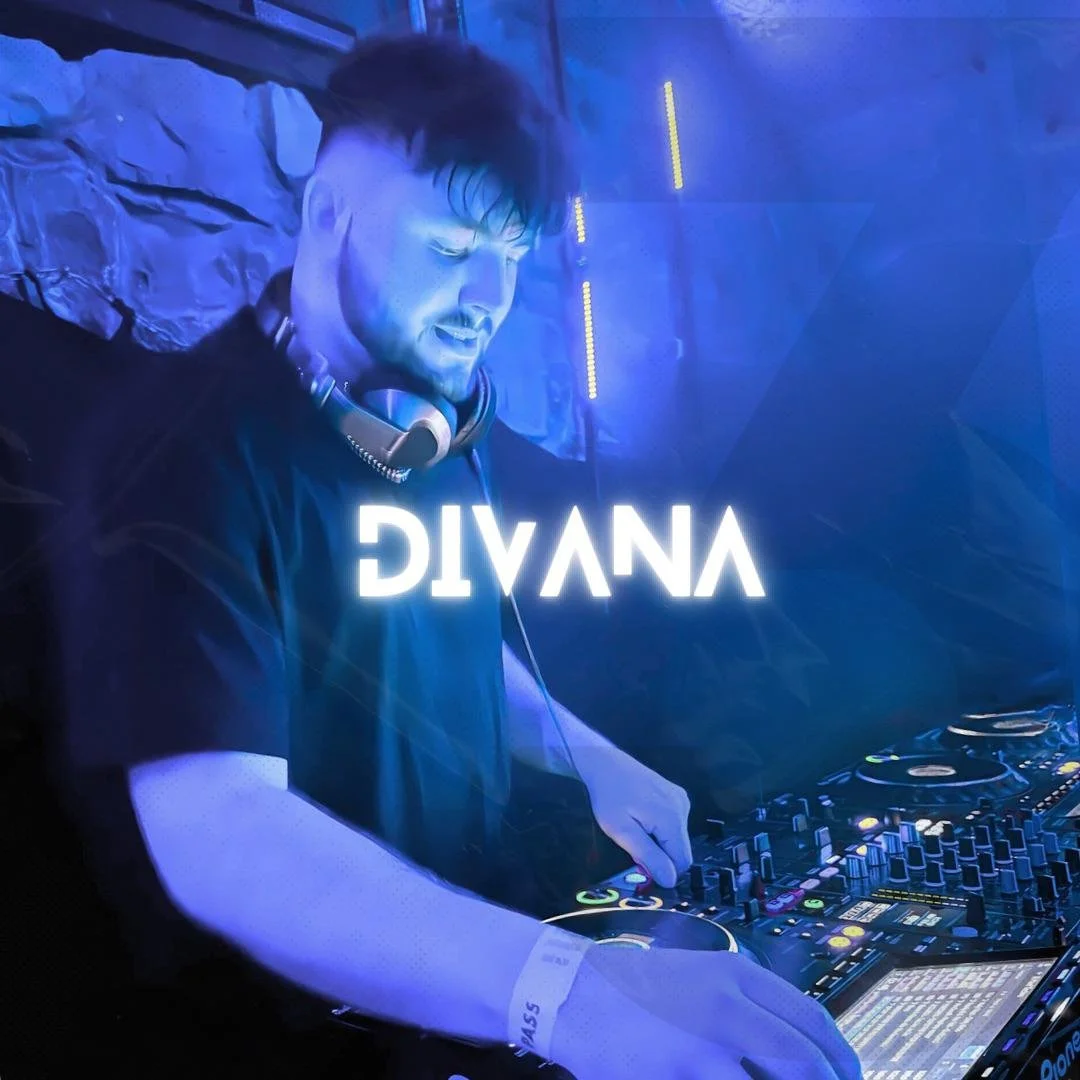DIVANA