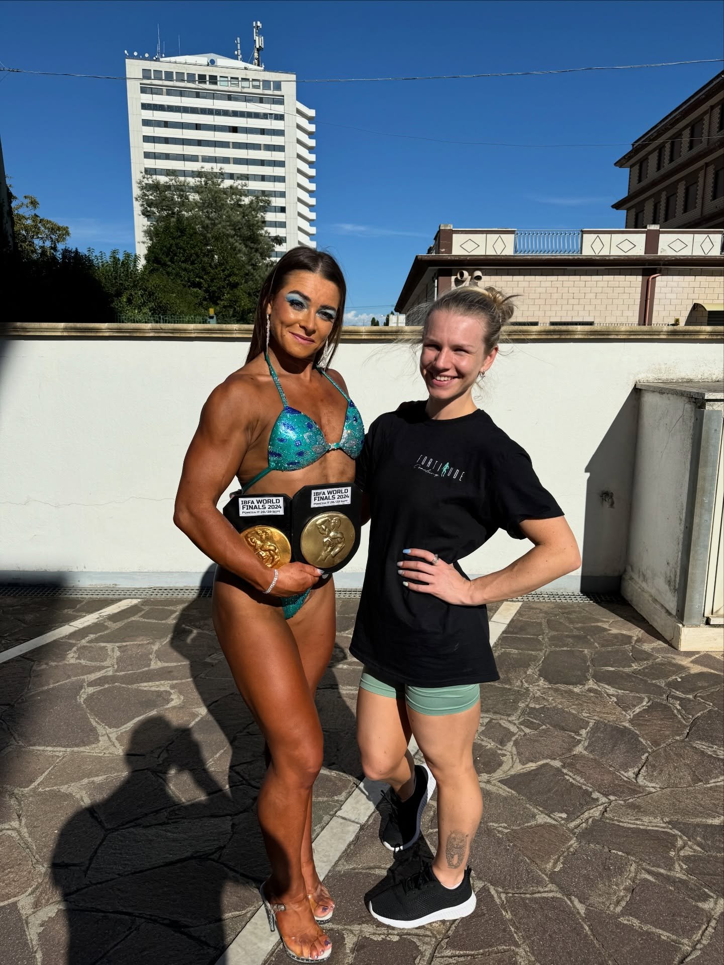 Throw back to worlds in Italy with @onefitwarrior_ 😍

Last year was a mega season for her taking home an overall, UKUP pro card and multiple class wins before coming 4th in the world 🥺

We have taken a long off season and are ready to go again next