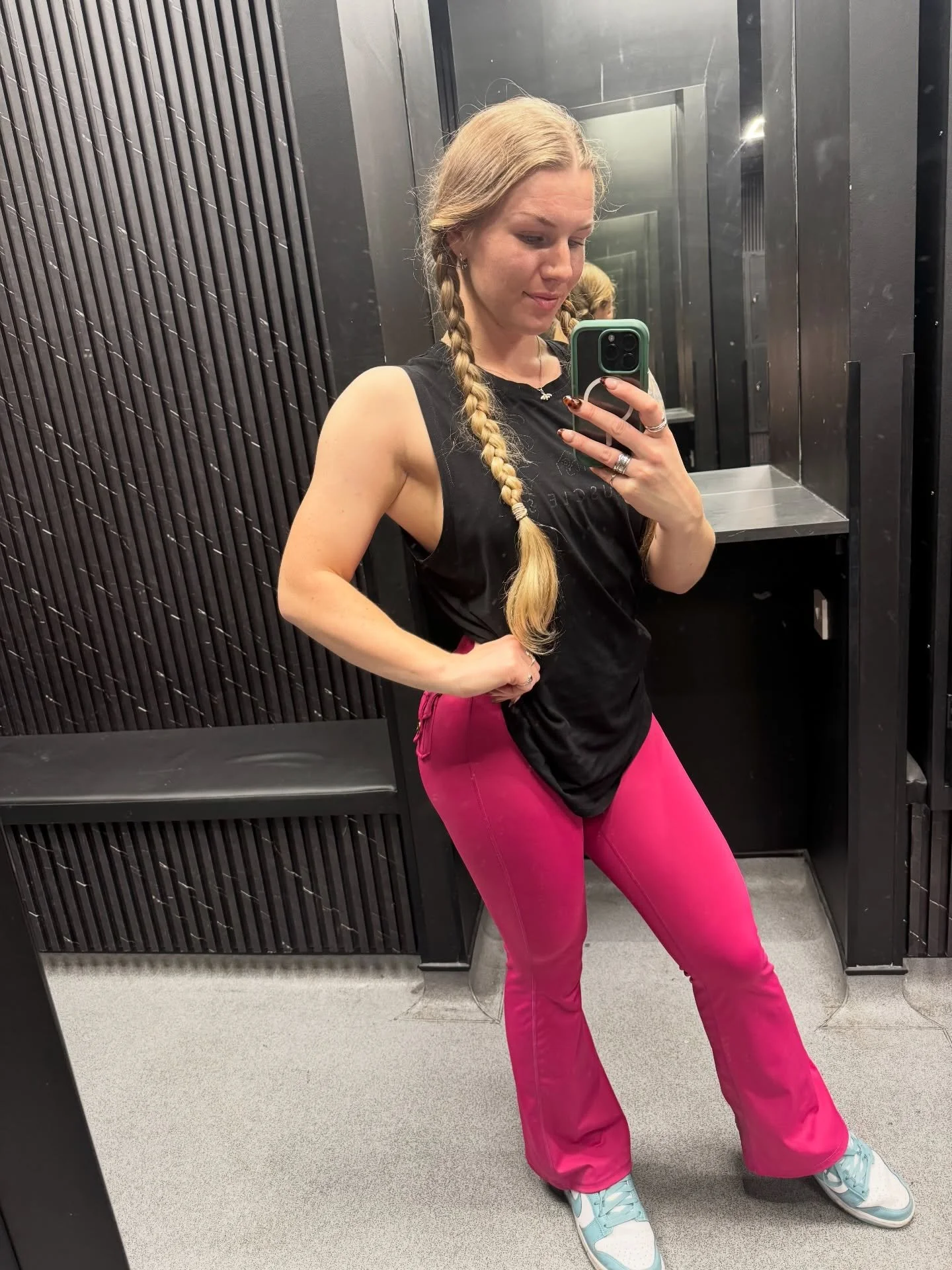 Sometimes I film some training 🤪

Few little clips over the last few weeks some upper and lots of glutes 😅

As always focus on controlling the weight, tempo and connection 🔥

Want to work with me?
Drop me a dm or fill out the link in my bio